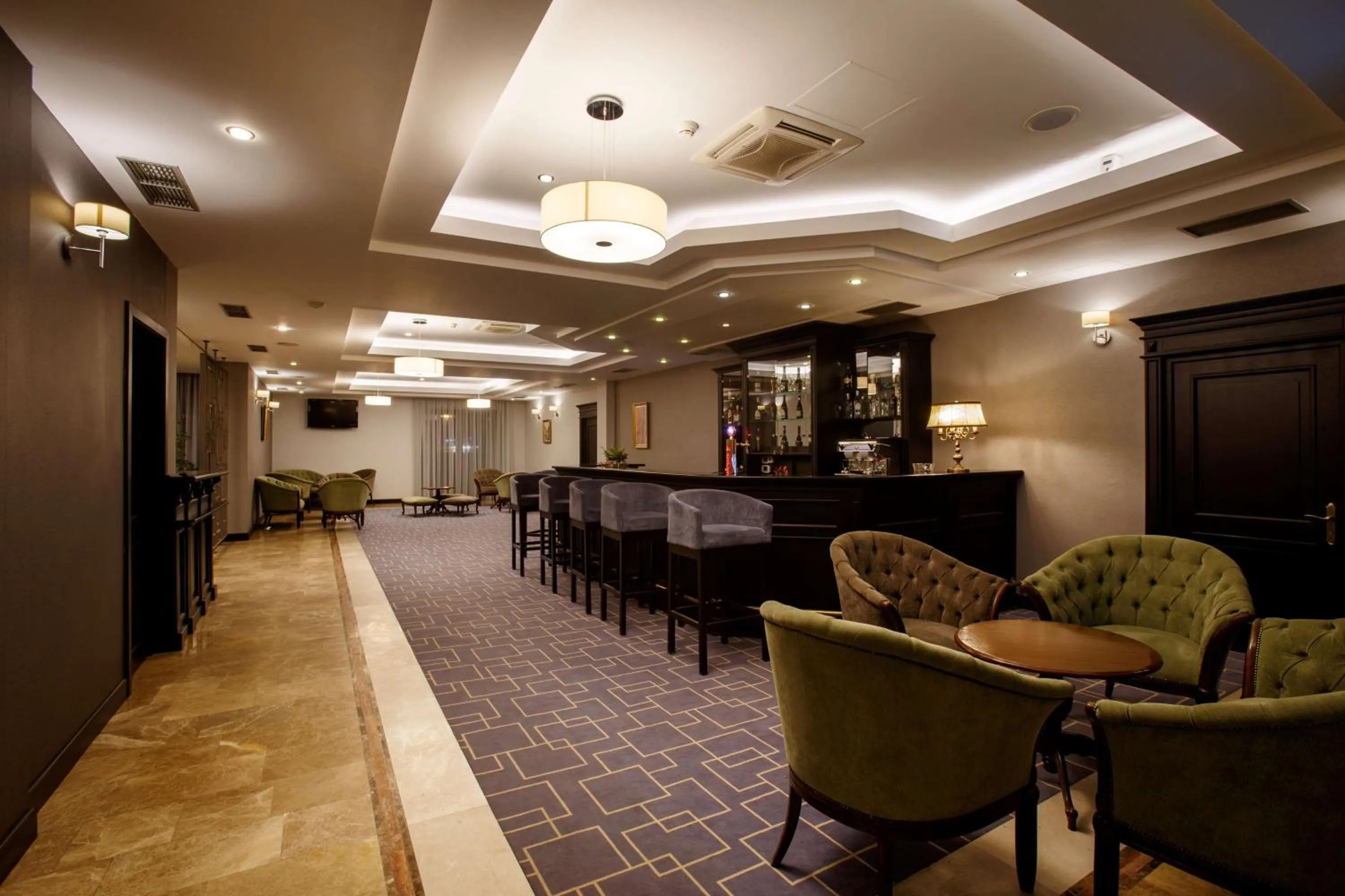 Lounge or bar in DoubleTree by Hilton Hotel Sighisoara - Cavaler