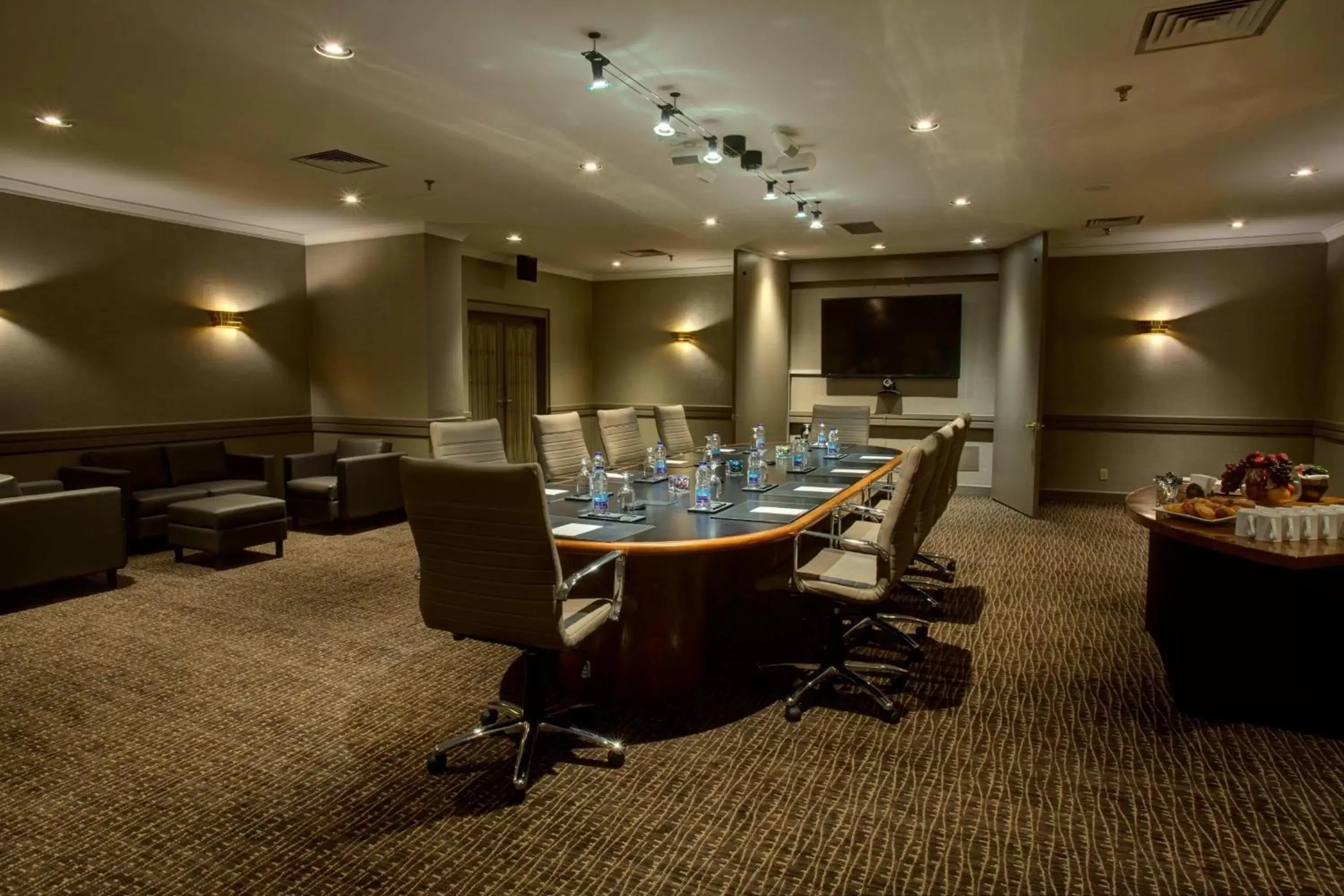Meeting/conference room in Delta Hotels by Marriott Toronto Airport & Conference Centre