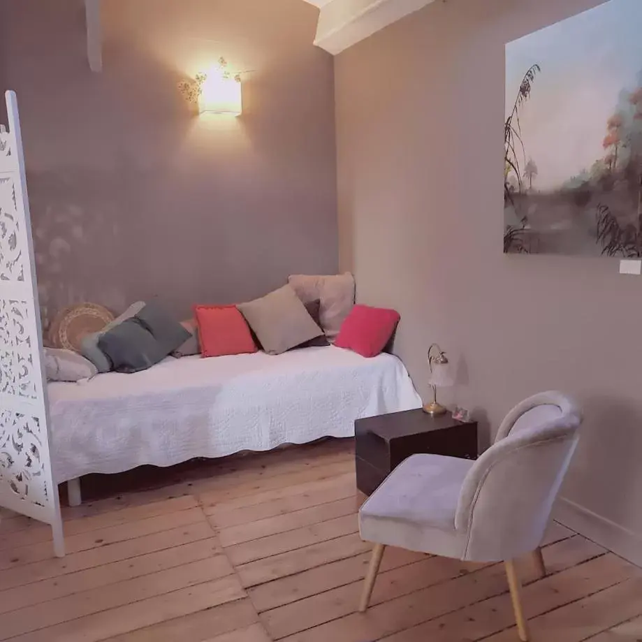 Living room, Seating Area in La maison botanique