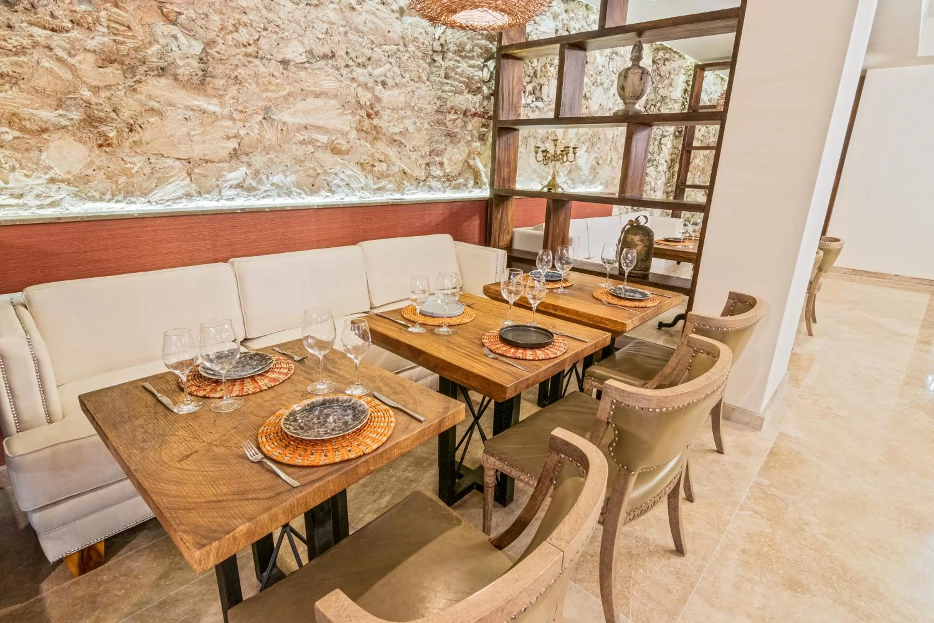 Restaurant/places to eat in GHL Arsenal Hotel