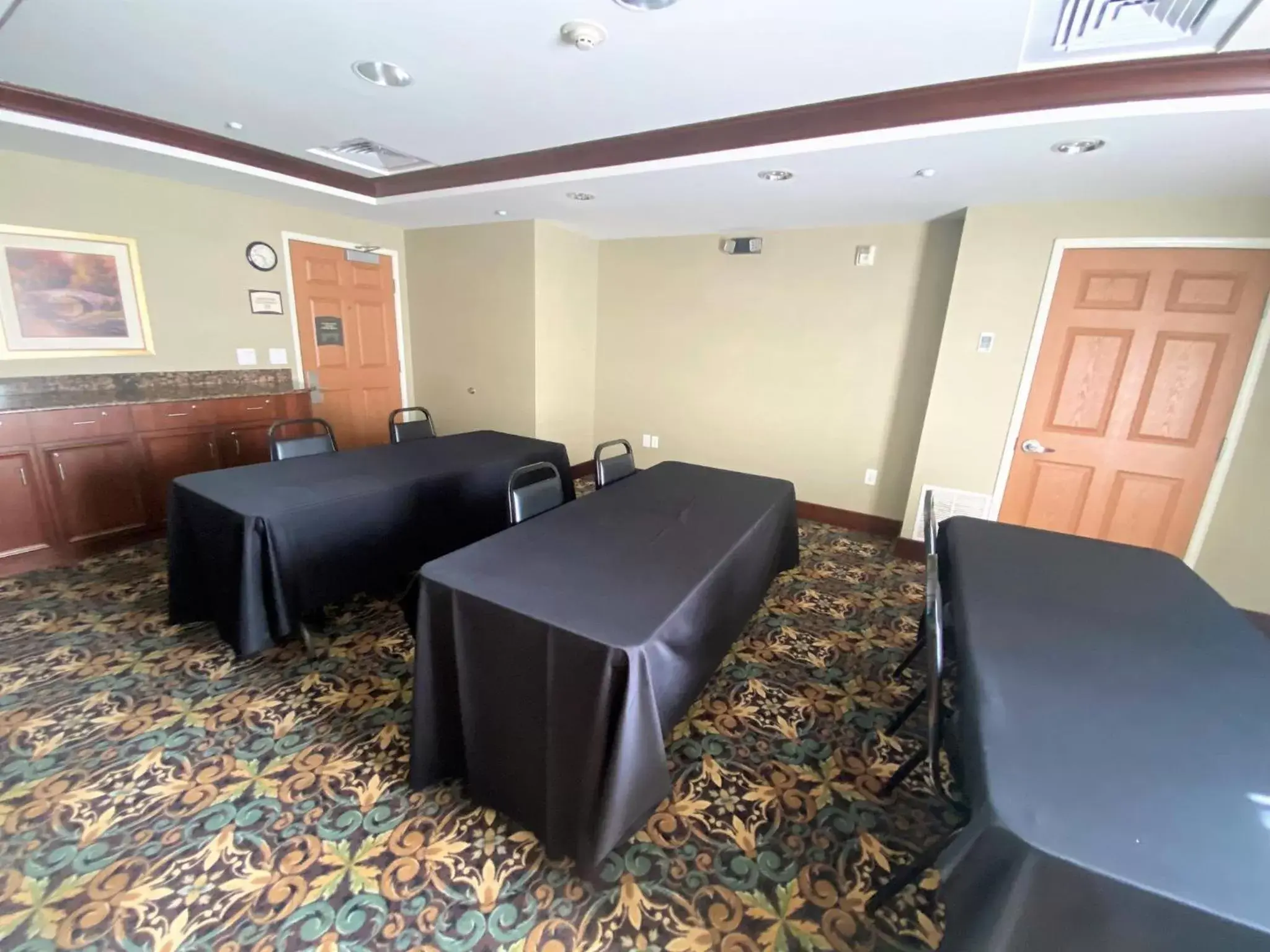 Meeting/conference room in Staybridge Suites Great Falls, an IHG Hotel