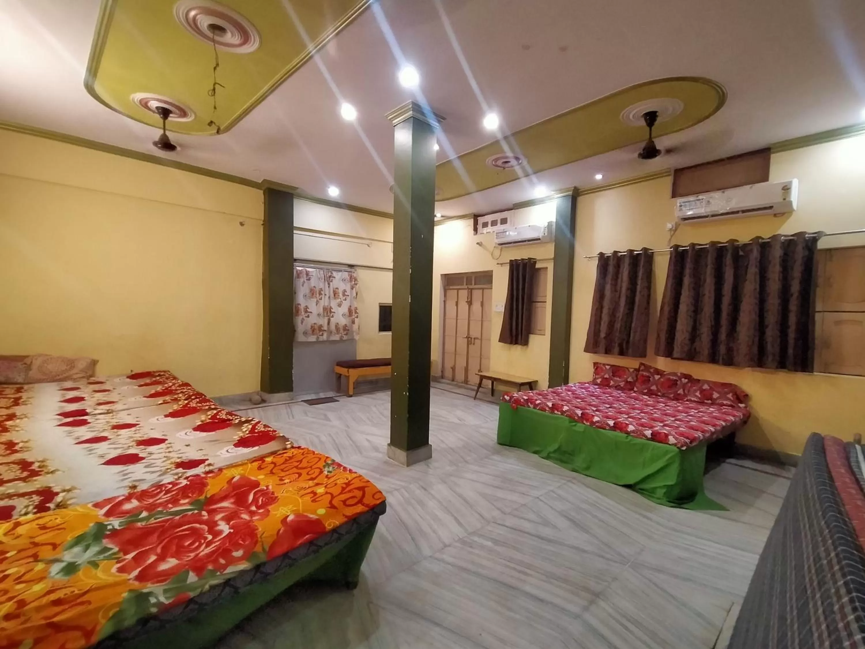 Bed in Hotel Aakash Ganga