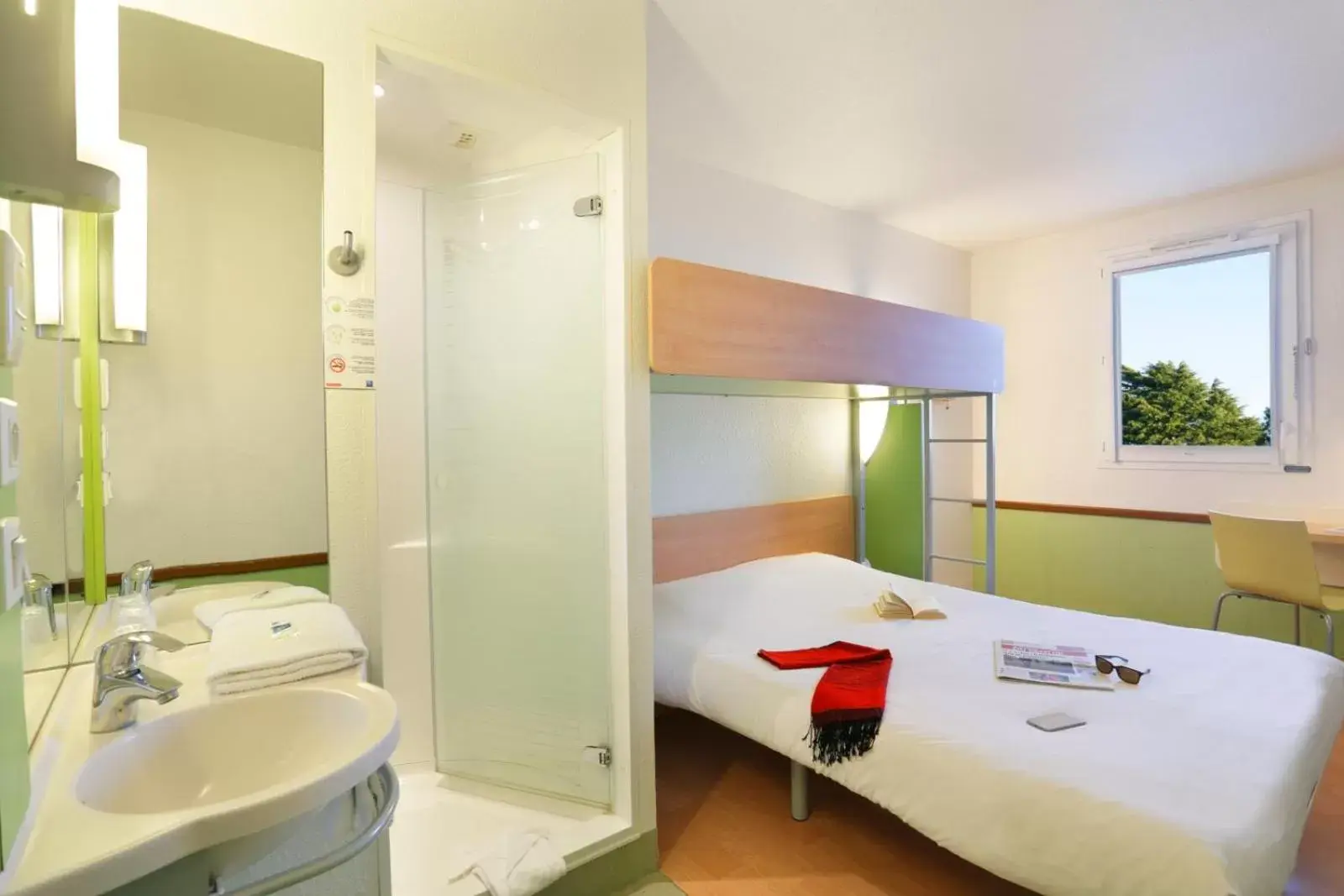 Shower, Bathroom in Hotel Ibis Budget Cosne Sur Loire