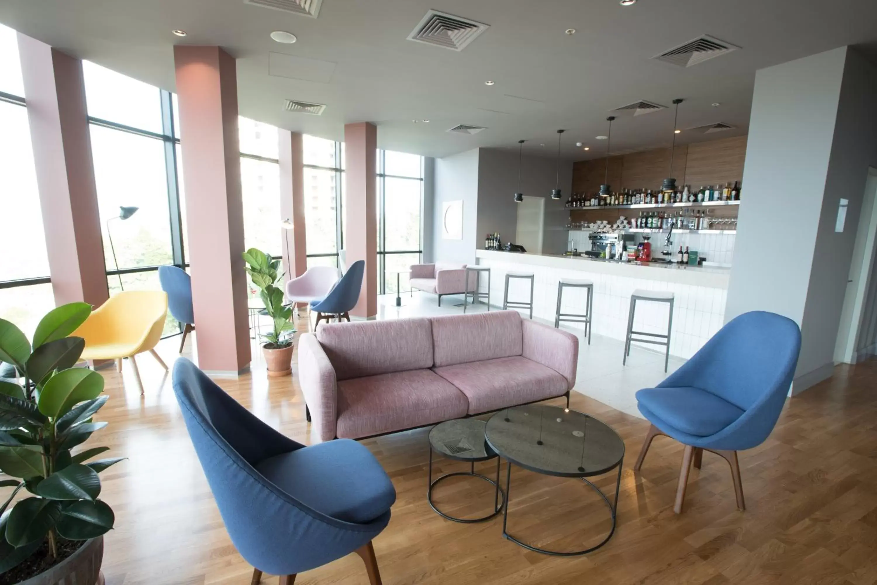 Lounge or bar in Holiday Inn Telavi by IHG Lounge or bar in Holiday Inn Telavi by IHG