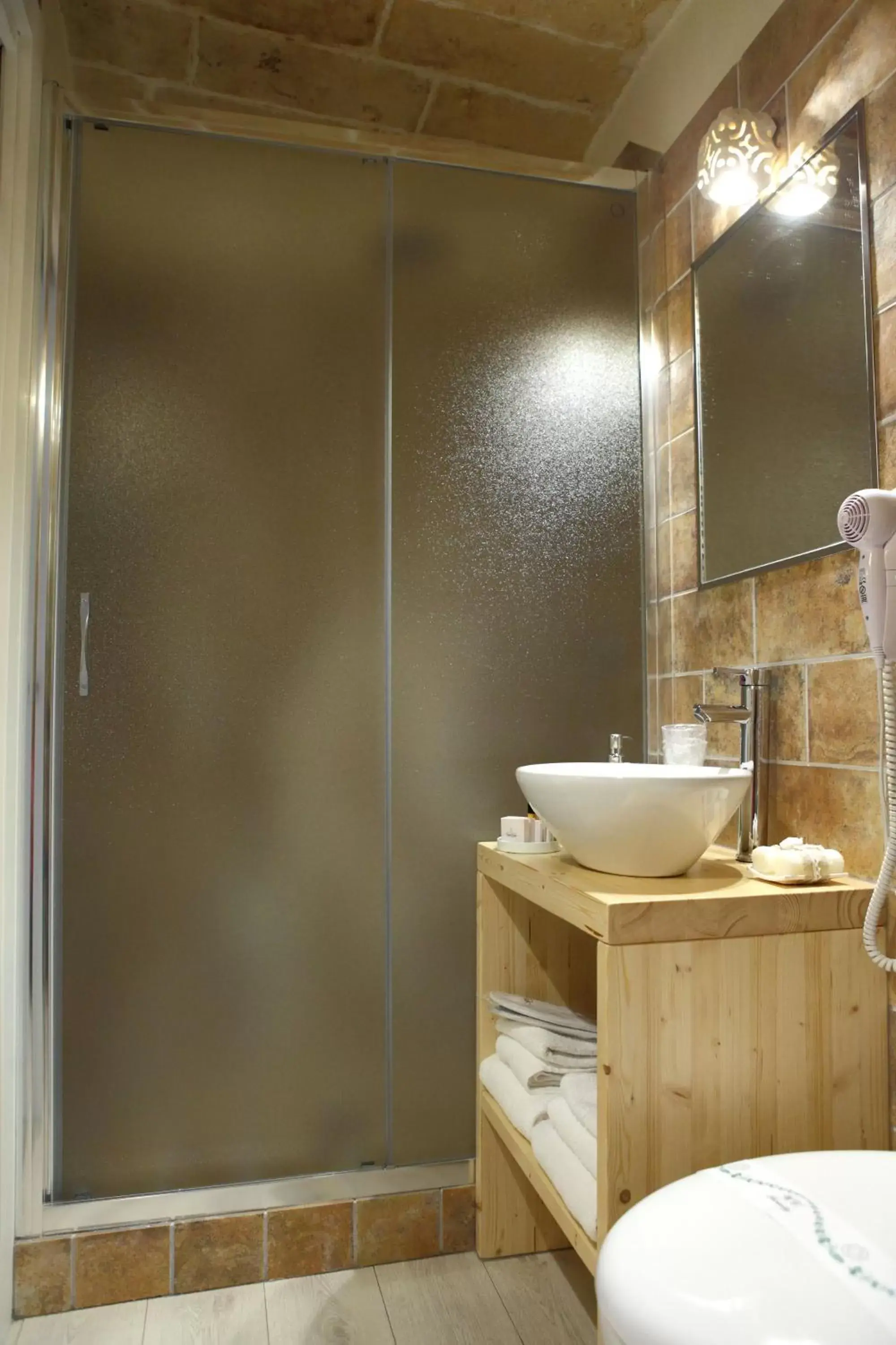 Shower, Bathroom in La Pergola ai Sassi