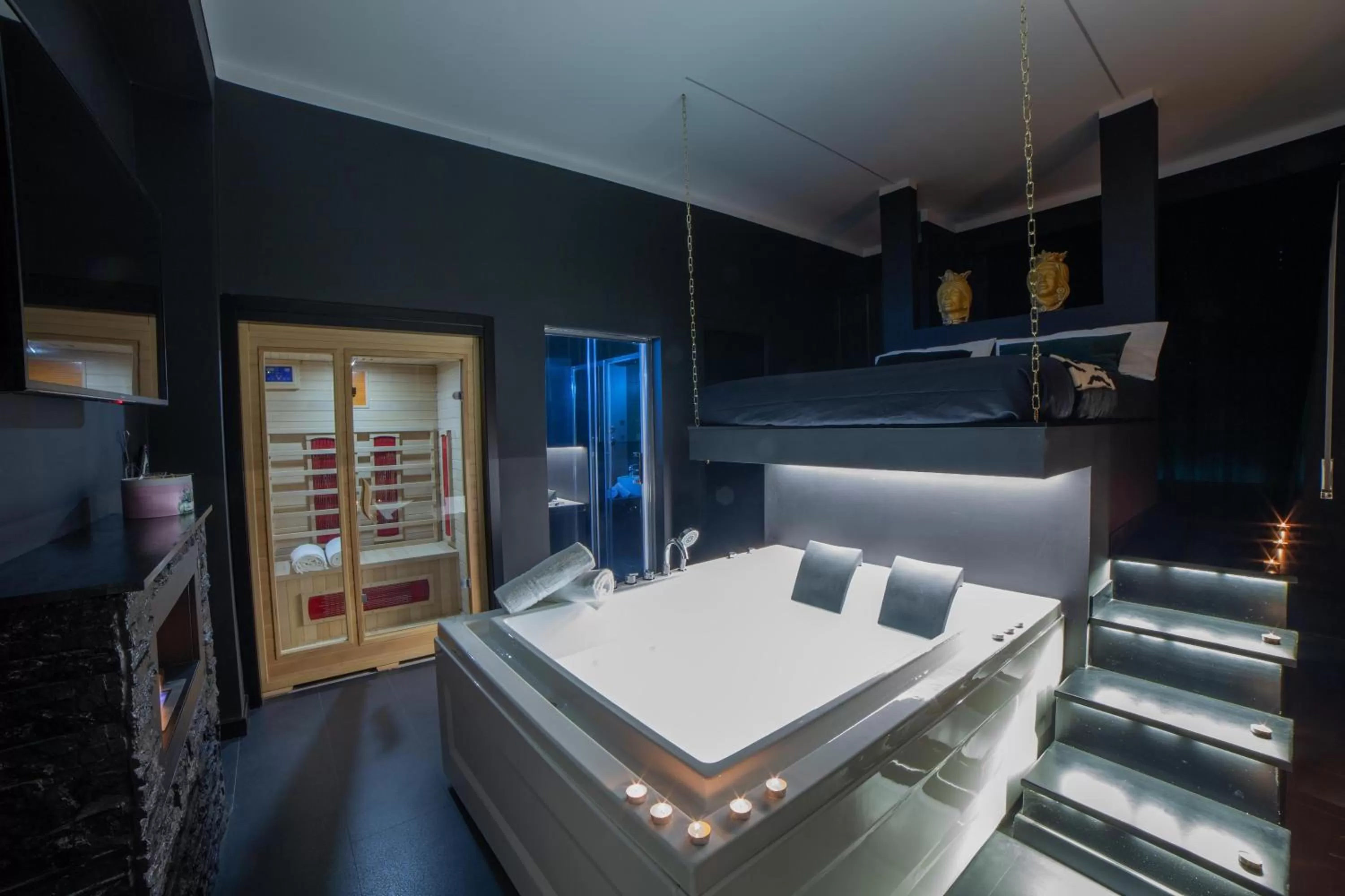 Hot Tub in Love Suite Roma - Il Nido d'Amore
