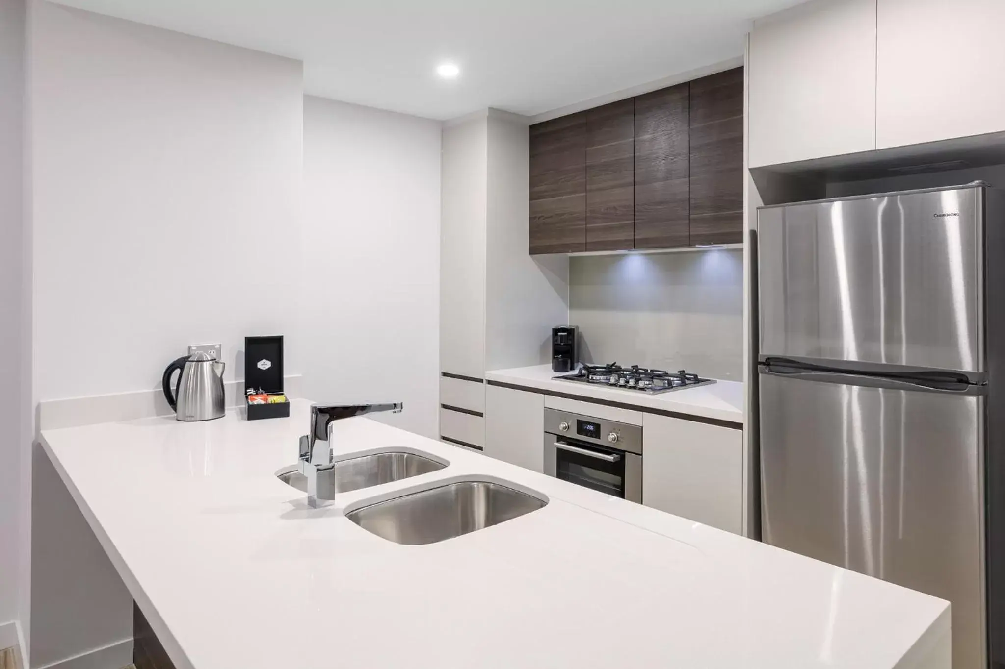 Kitchen or kitchenette, Kitchen/Kitchenette in Meriton Suites Southport