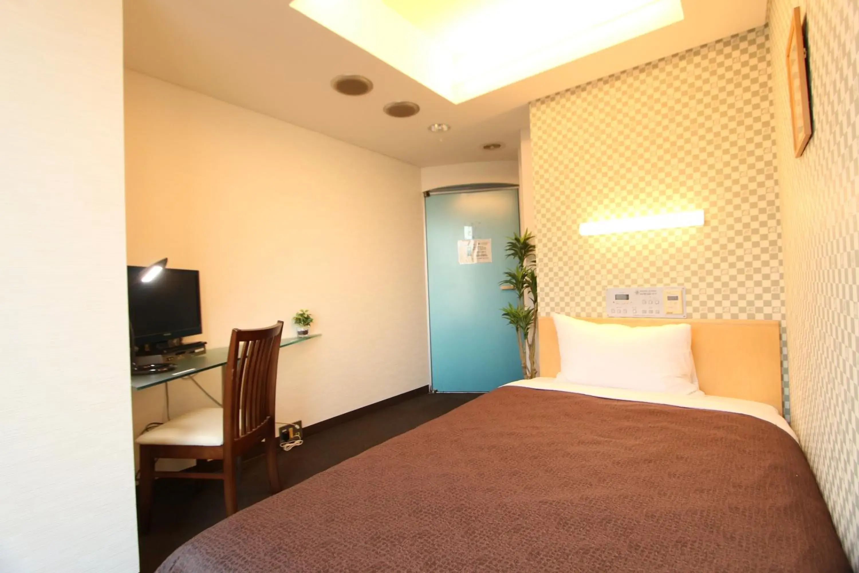 Photo of the whole room, Bed in HOTEL LiVEMAX BUDGET Korakuen