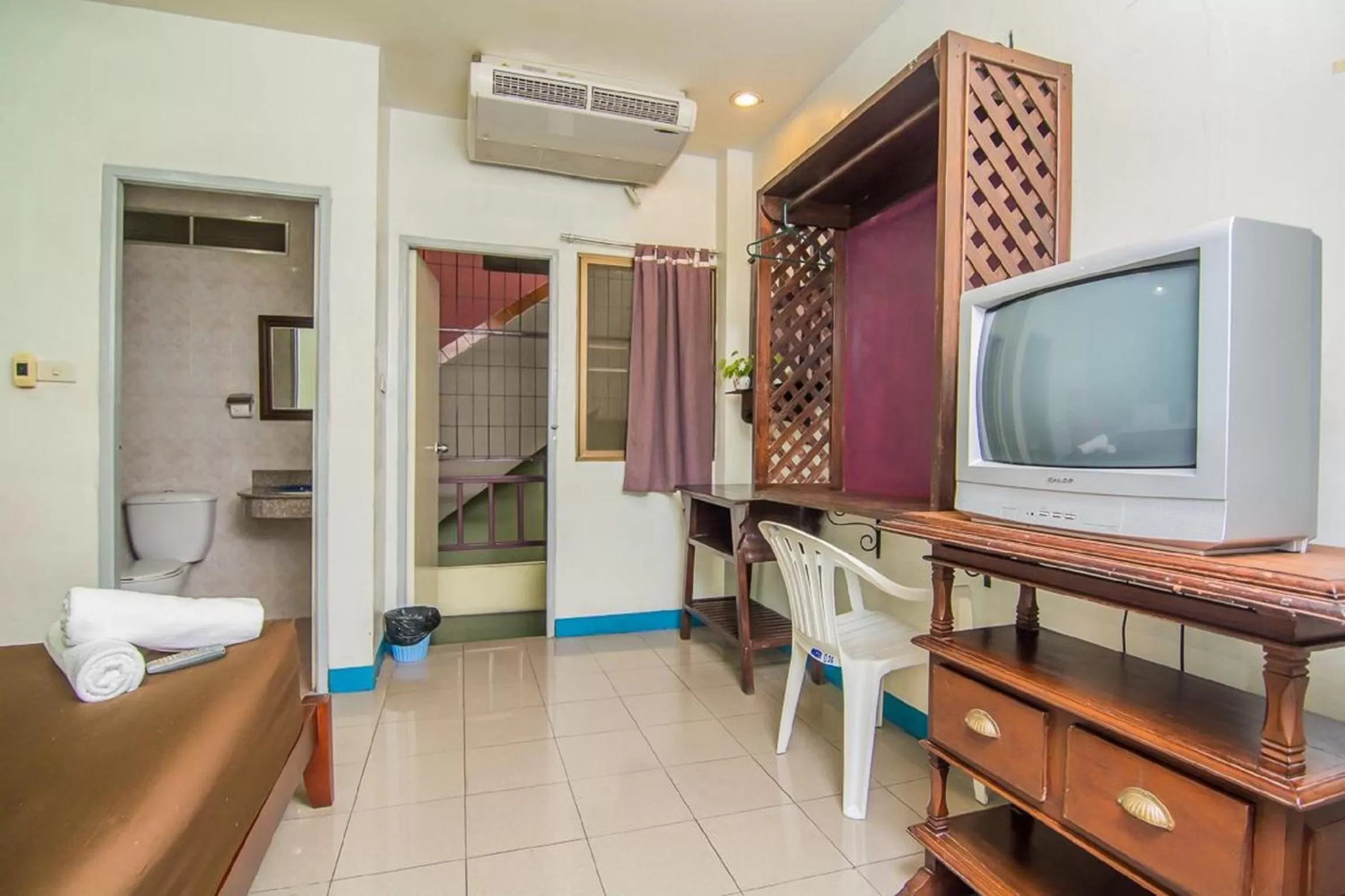 Decorative detail in Sutus Court 5