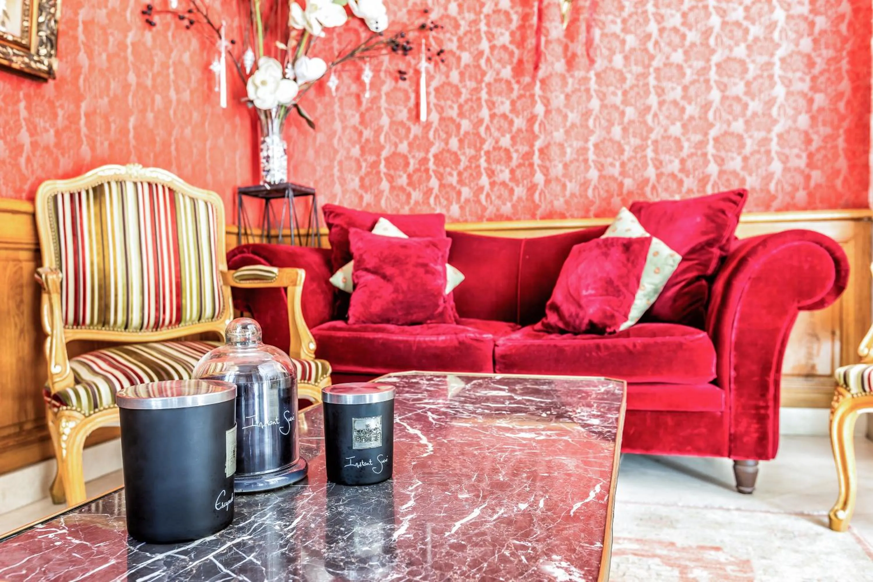 Living room in Hotel Regence Paris