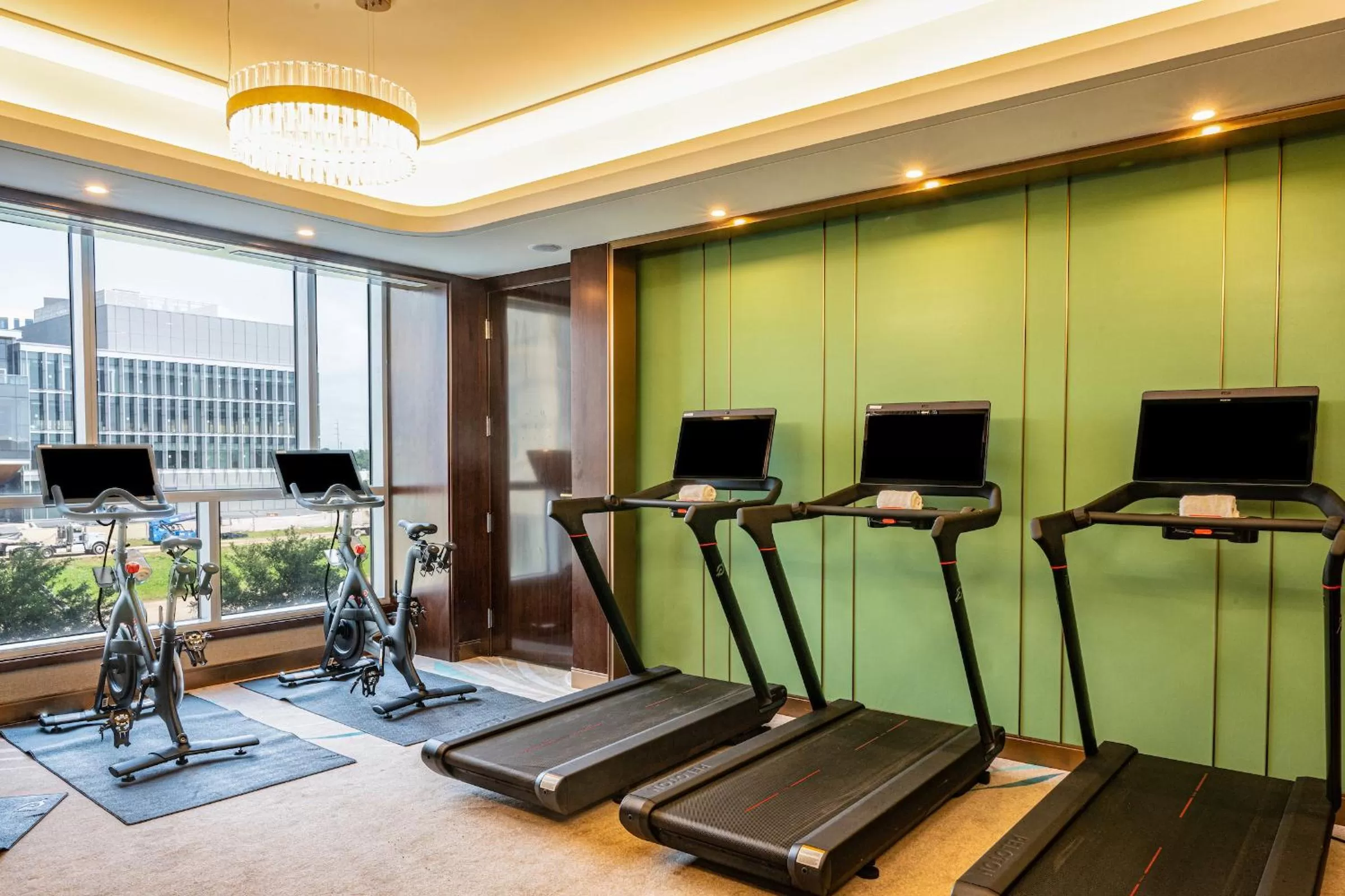 Fitness centre/facilities in Blossom Hotel Houston, Curio Collection by Hilton
