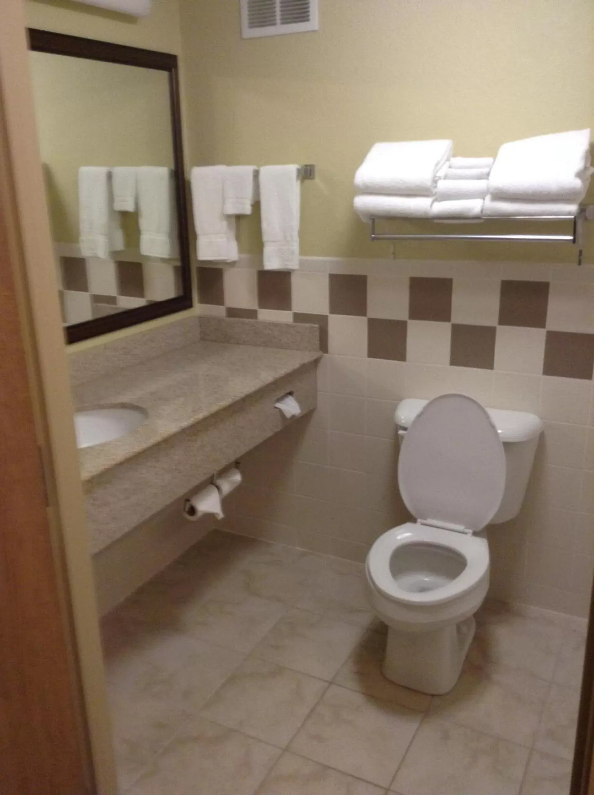 Deluxe Queen Room with Two Queen Beds - Non-Smoking in AmericInn by Wyndham Newton Deluxe Queen Room with Two Queen Beds - Non-Smoking in AmericInn by Wyndham Newton