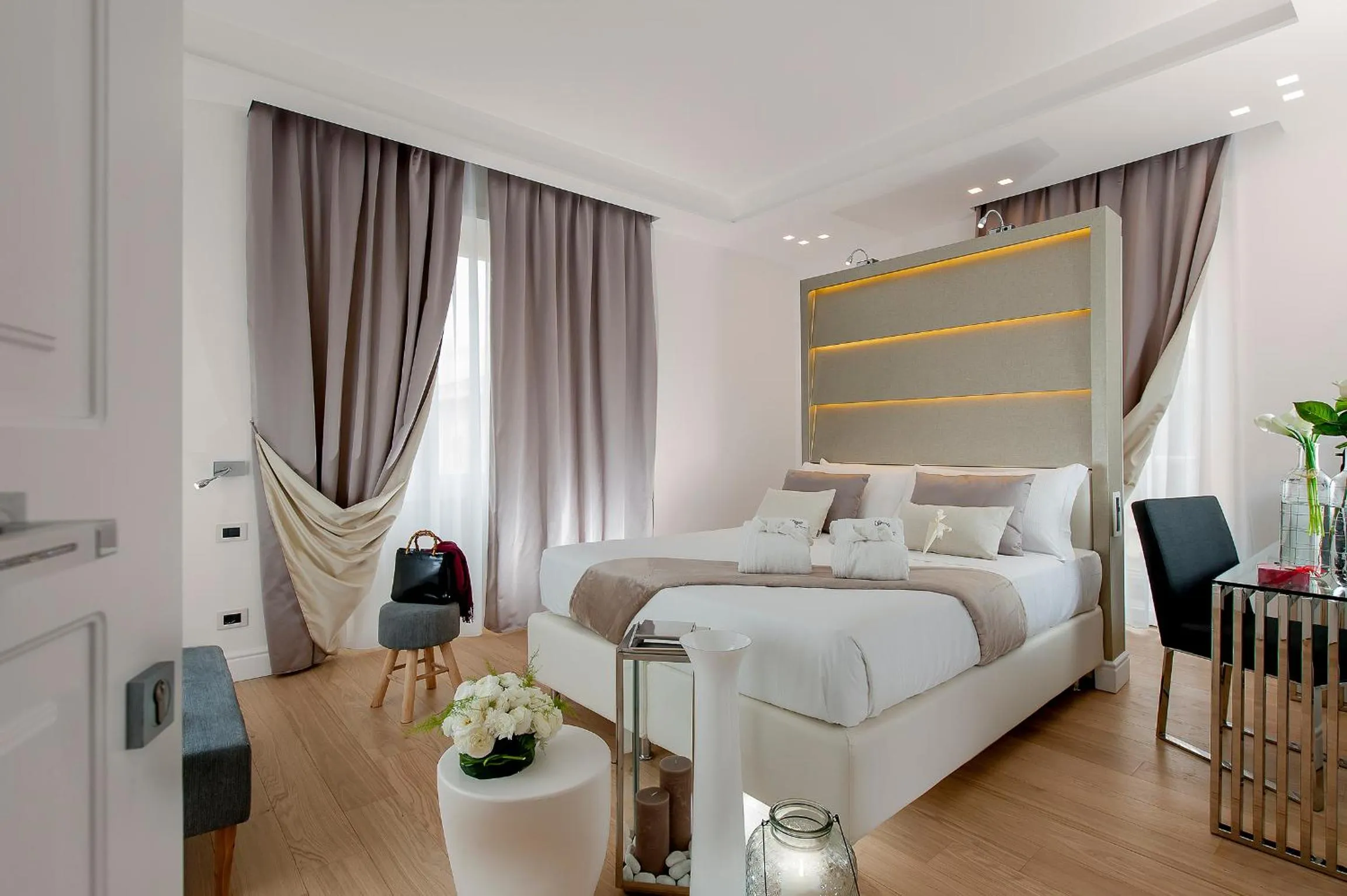 Bedroom, Bed in Vatican Style