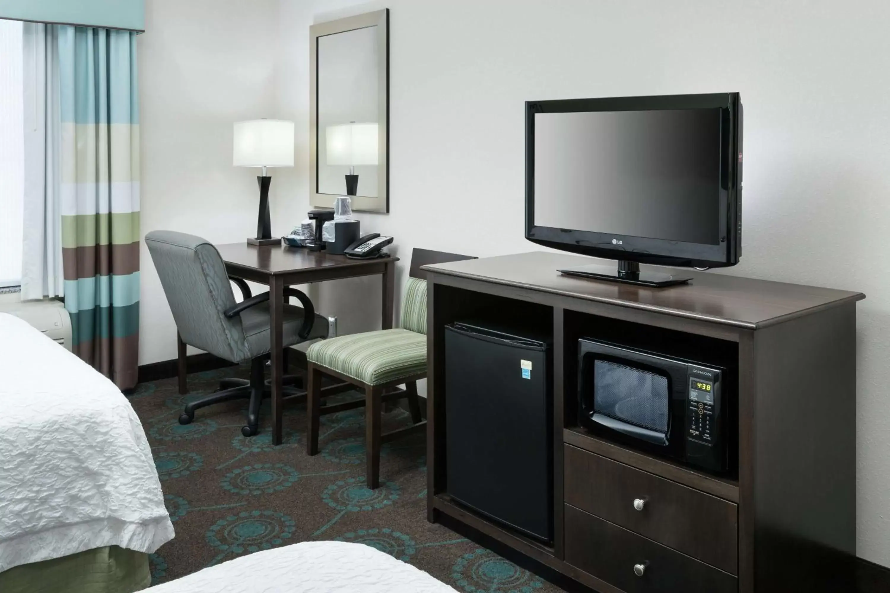 Bedroom, TV/Entertainment Center in Hampton Inn & Suites Huntsville Research Park Area