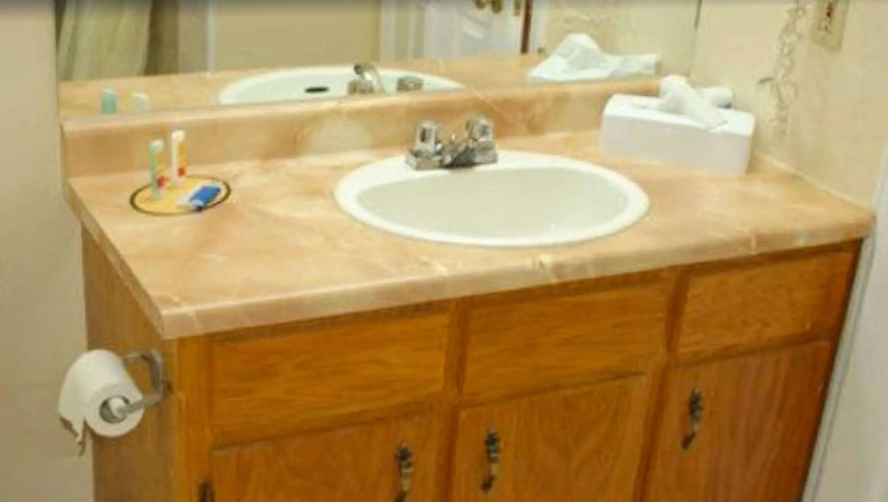 Bathroom in Traveller's Inn Prince Edward Island