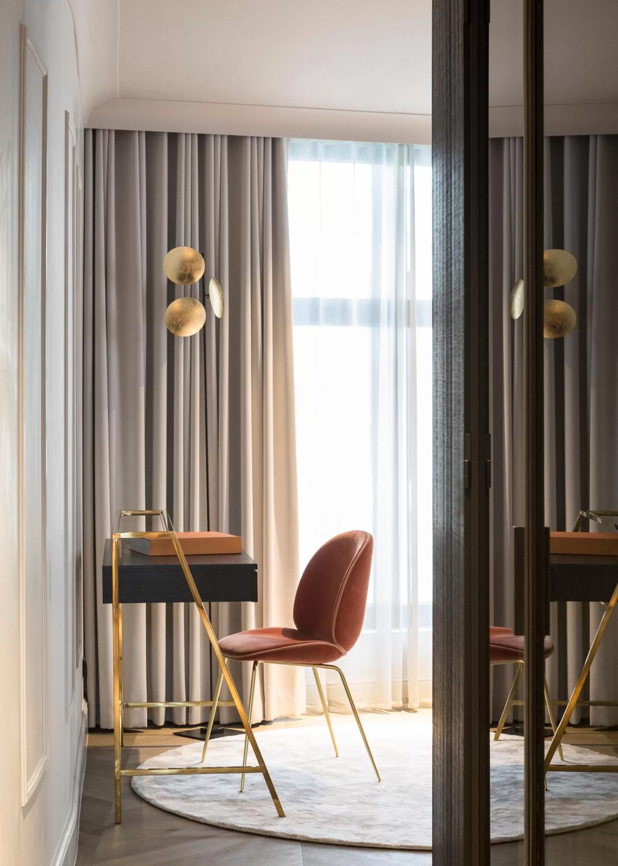 Seating area in Gulde Schoen Luxury Studio-apartments