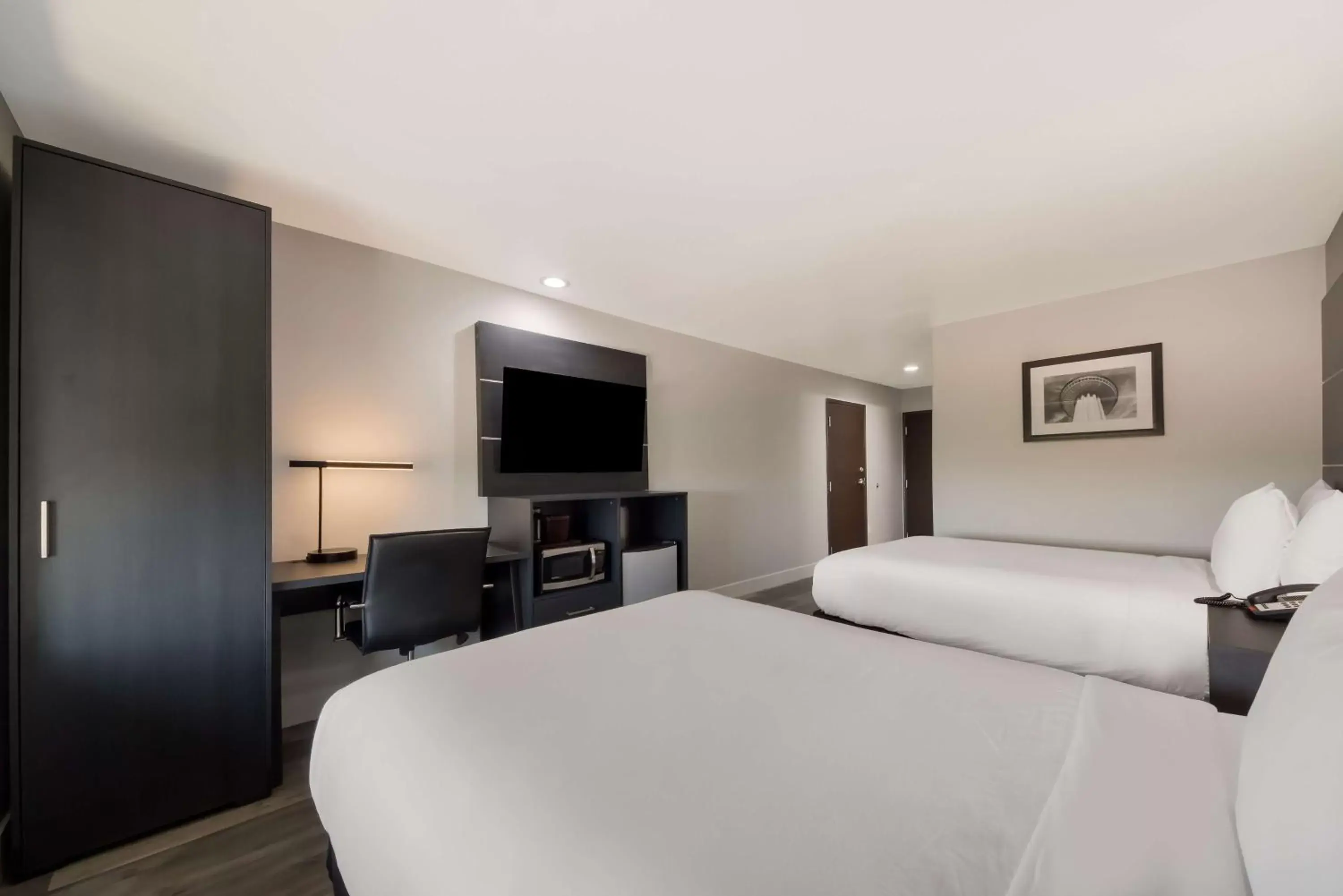 Bedroom in SureStay Hotel by Best Western San Antonio West SeaWorld