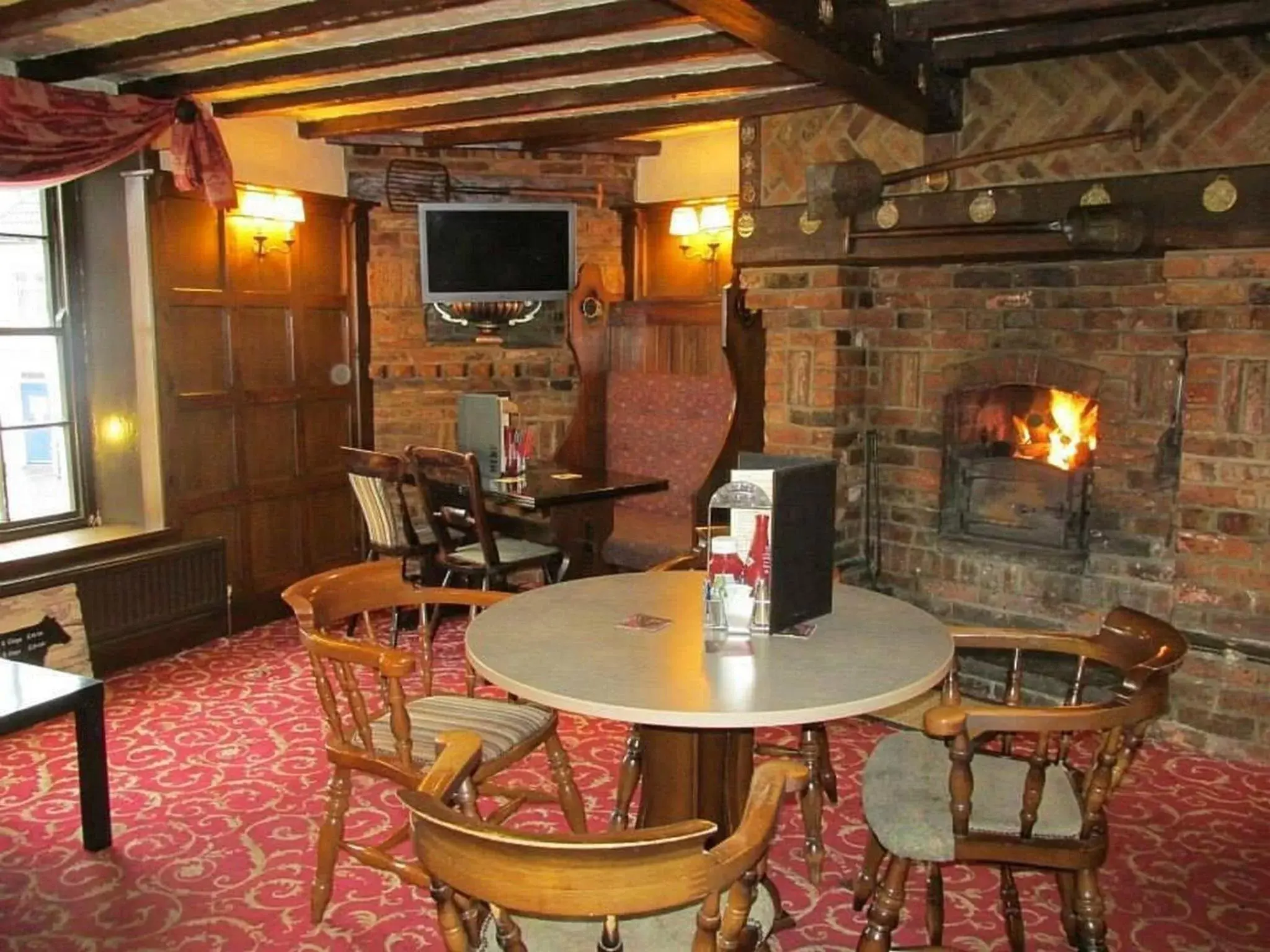 Dining area, Lounge/Bar in Red Lion Coaching Inn