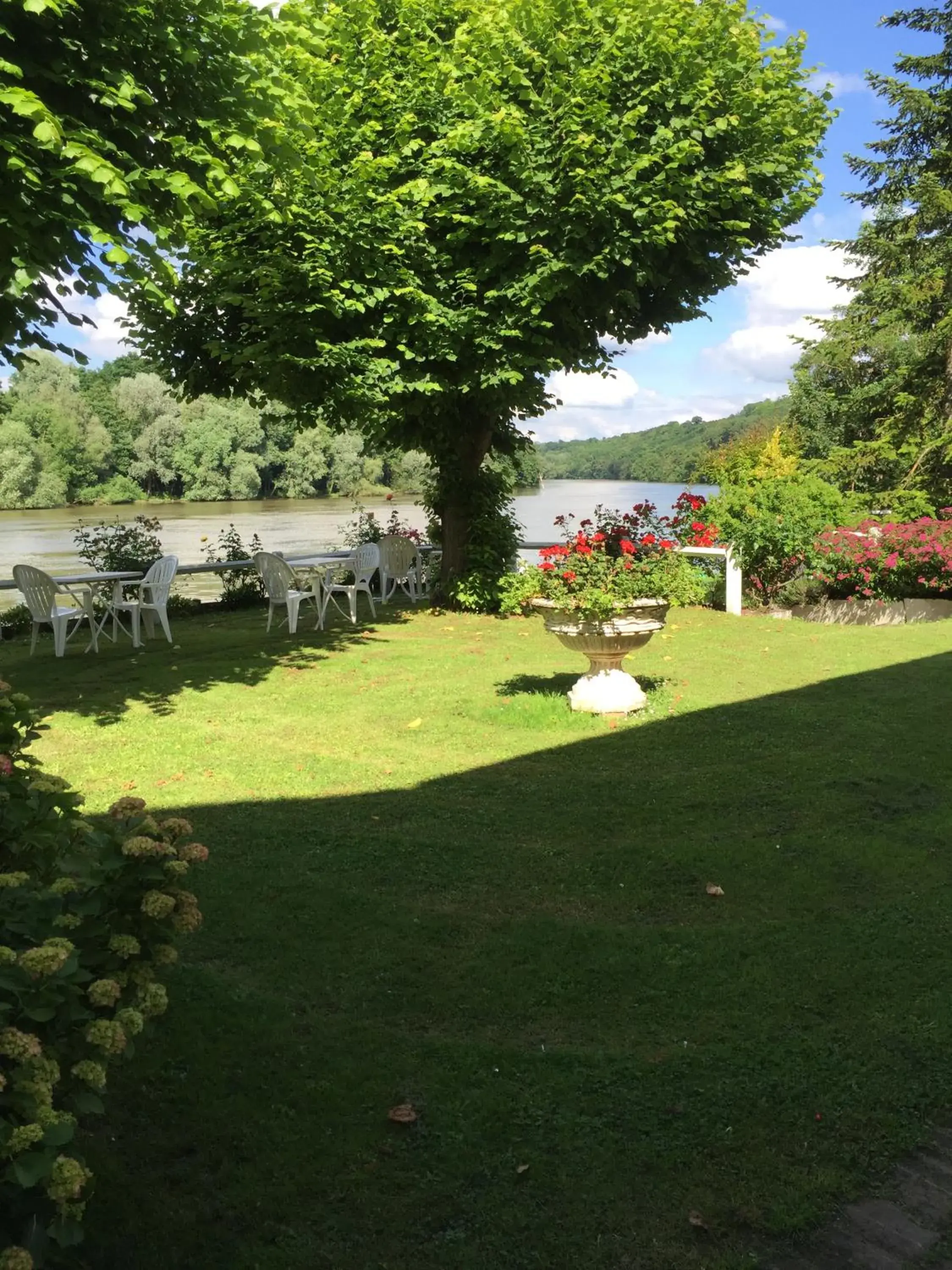 Garden in Hostellerie de Pavillon Saint-Hubert