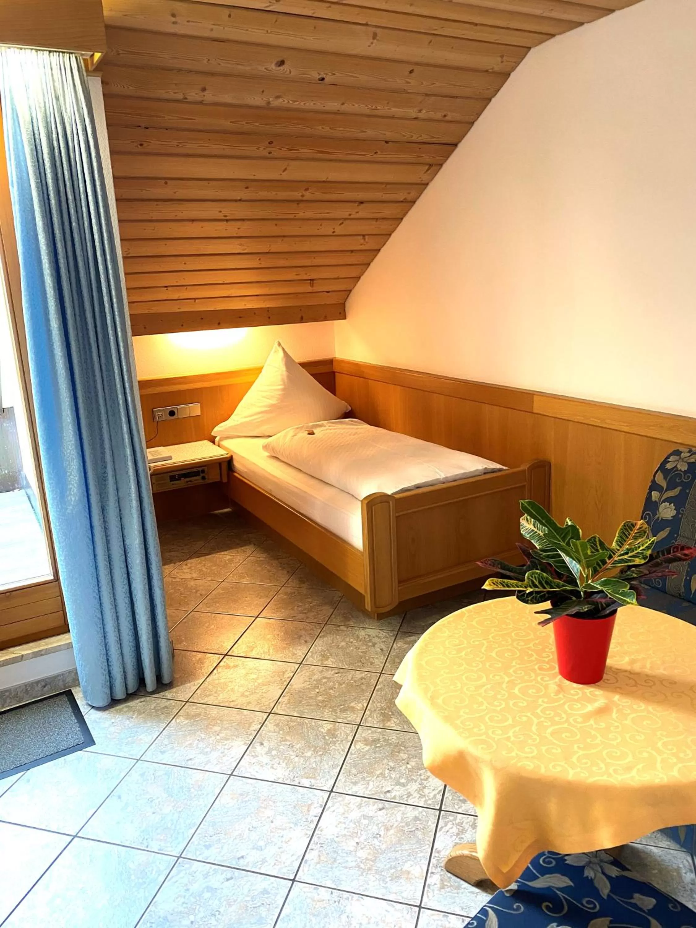 Photo of the whole room in Hotel Haus Seehang