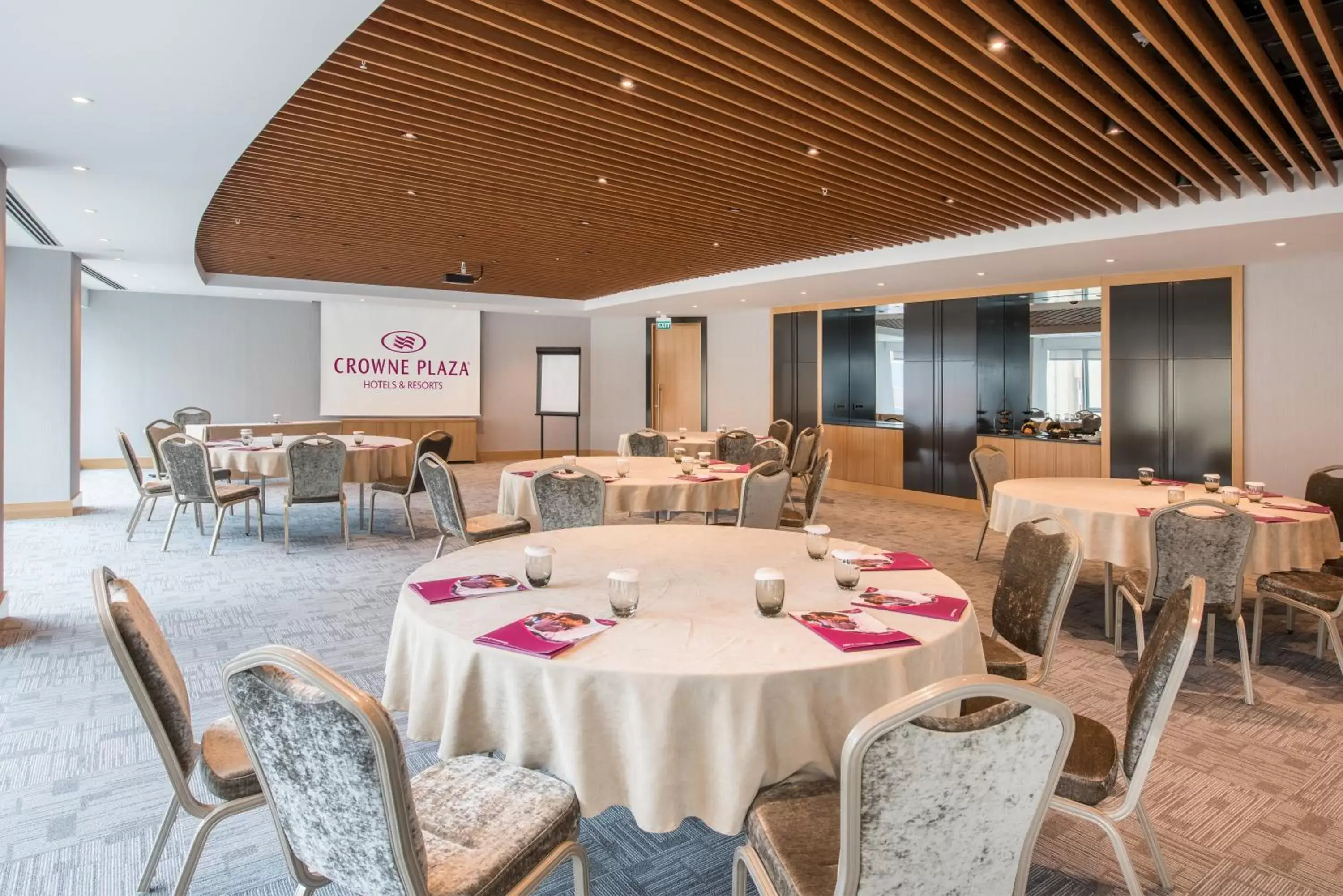 Banquet/Function facilities, Restaurant/Places to Eat in Crowne Plaza Istanbul Oryapark, an IHG Hotel