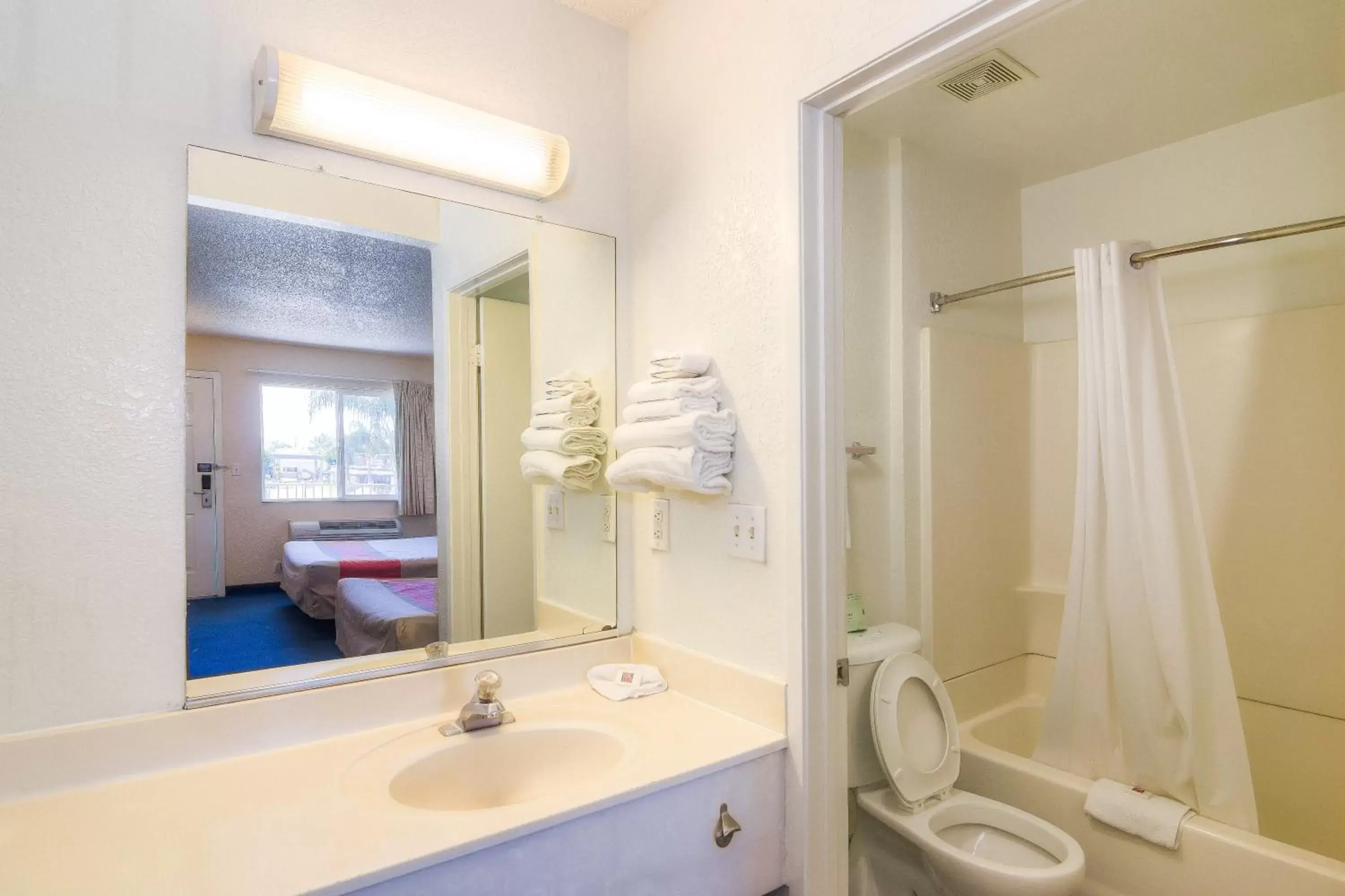 Shower, Bathroom in Motel 6-Sepulveda, CA - Los Angeles - Van Nuys - North Hills