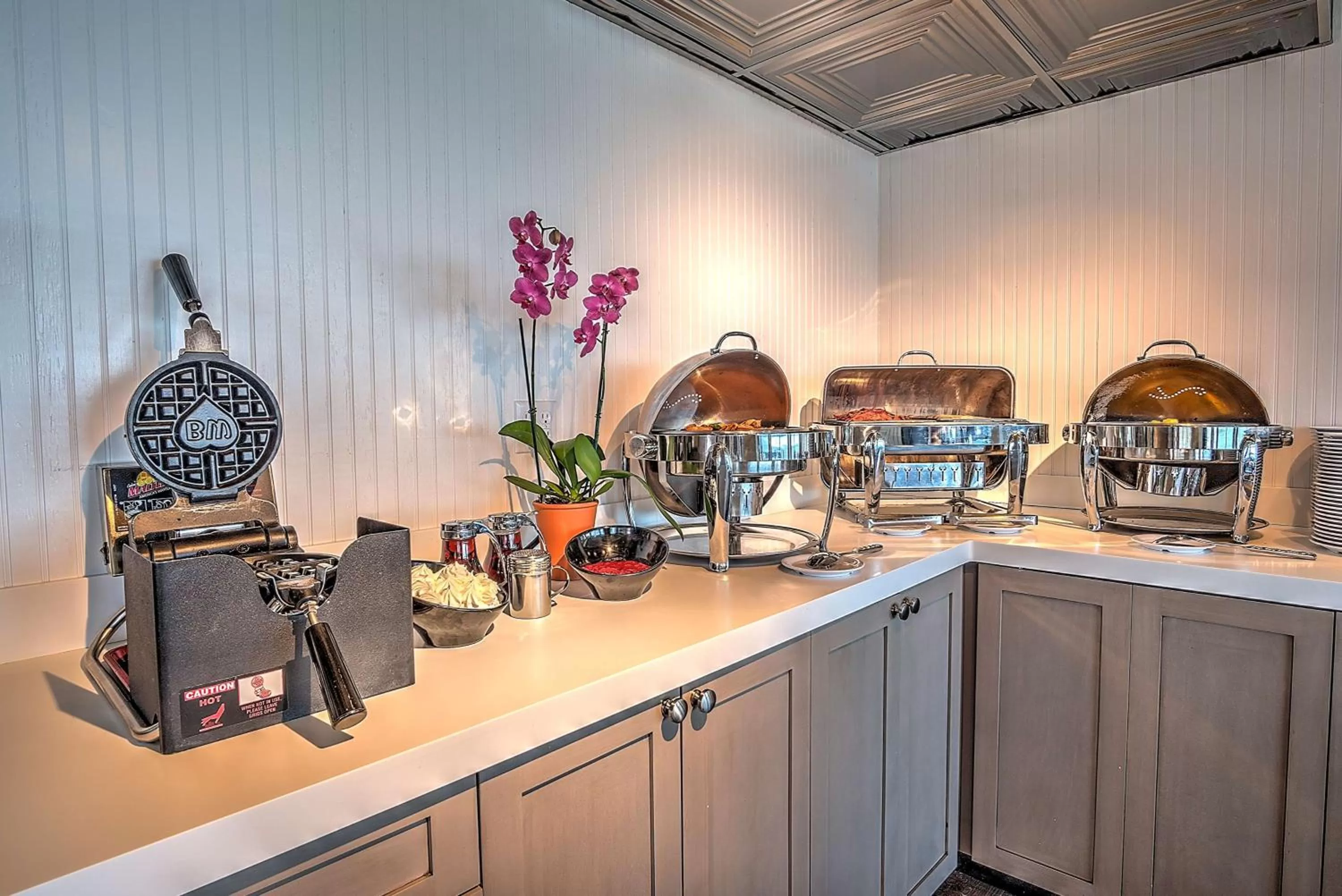 Restaurant/places to eat in Best Western On The Bay Inn & Marina