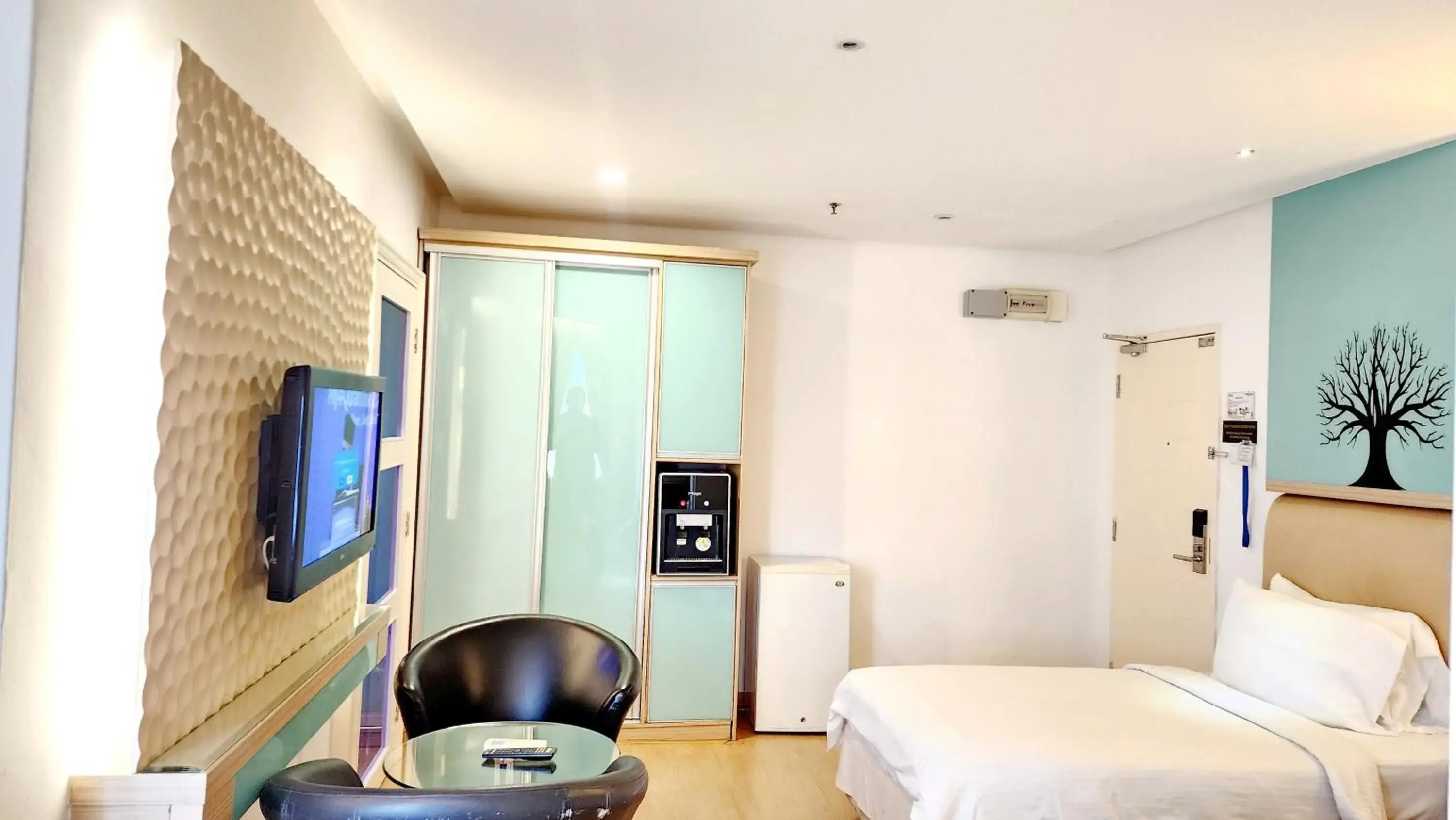 Bedroom, TV/Entertainment Center in Holiday Place Kuala Lumpur