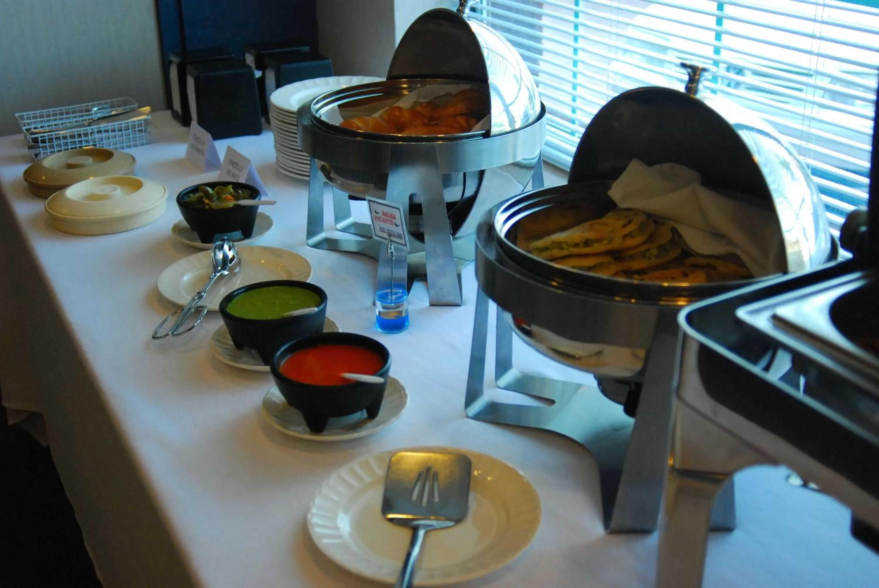 Restaurant/places to eat in Rio Vista Inn Business High Class Tampico