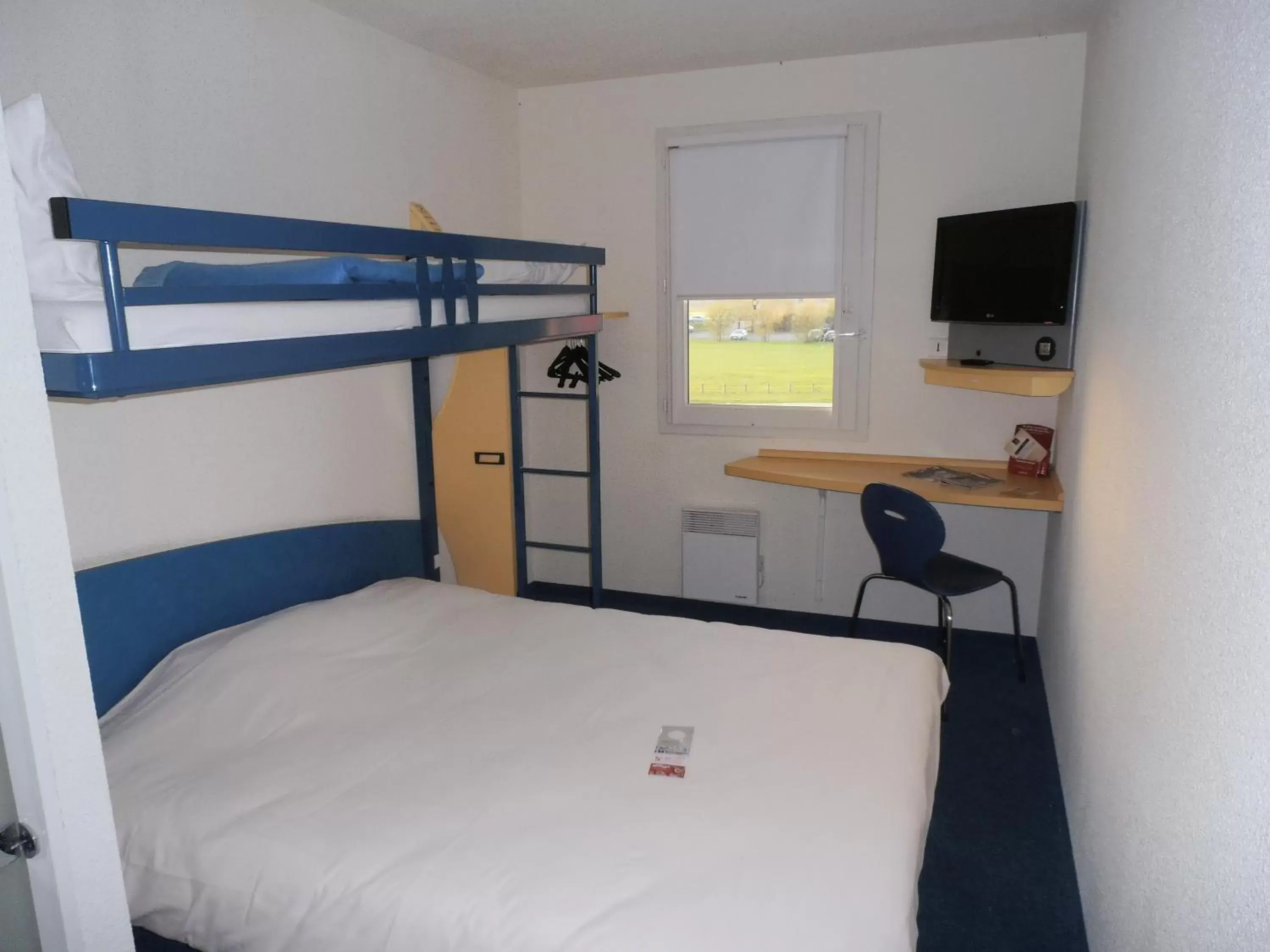 Photo of the whole room in ibis budget Meung sur Loire