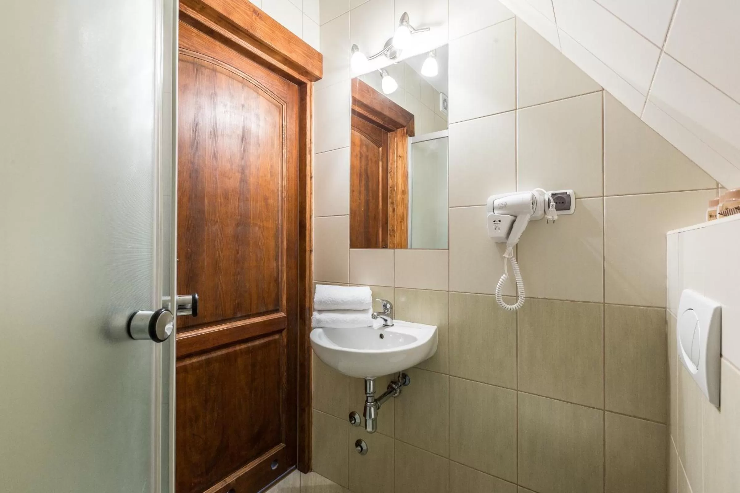 Bathroom in Willa Baciarka-basen, sauny i jacuzzi