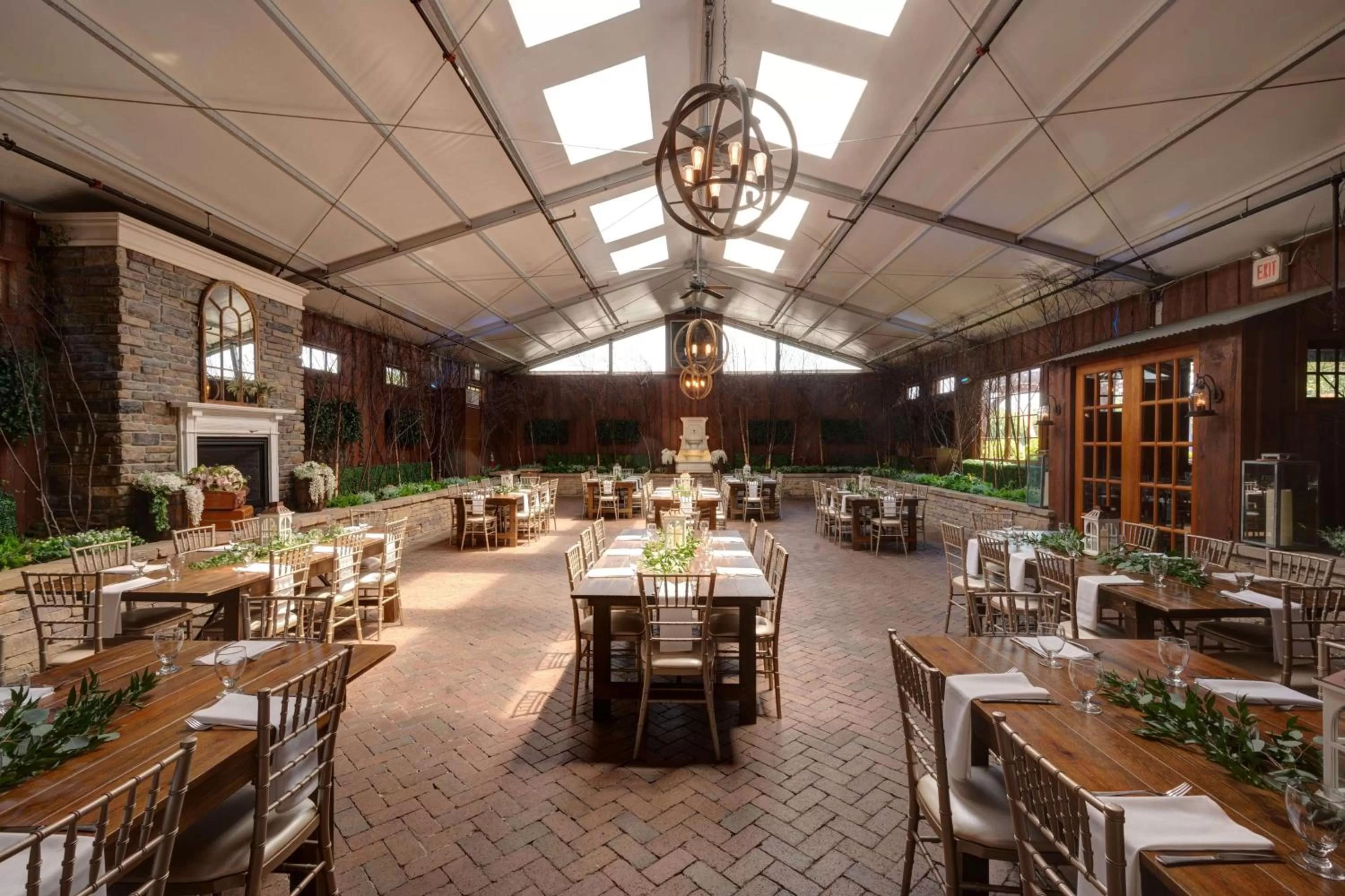 Restaurant/places to eat in Hilton Garden Inn Hamilton