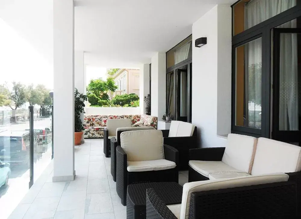 Balcony/Terrace, Seating Area in Hotel Beaurivage