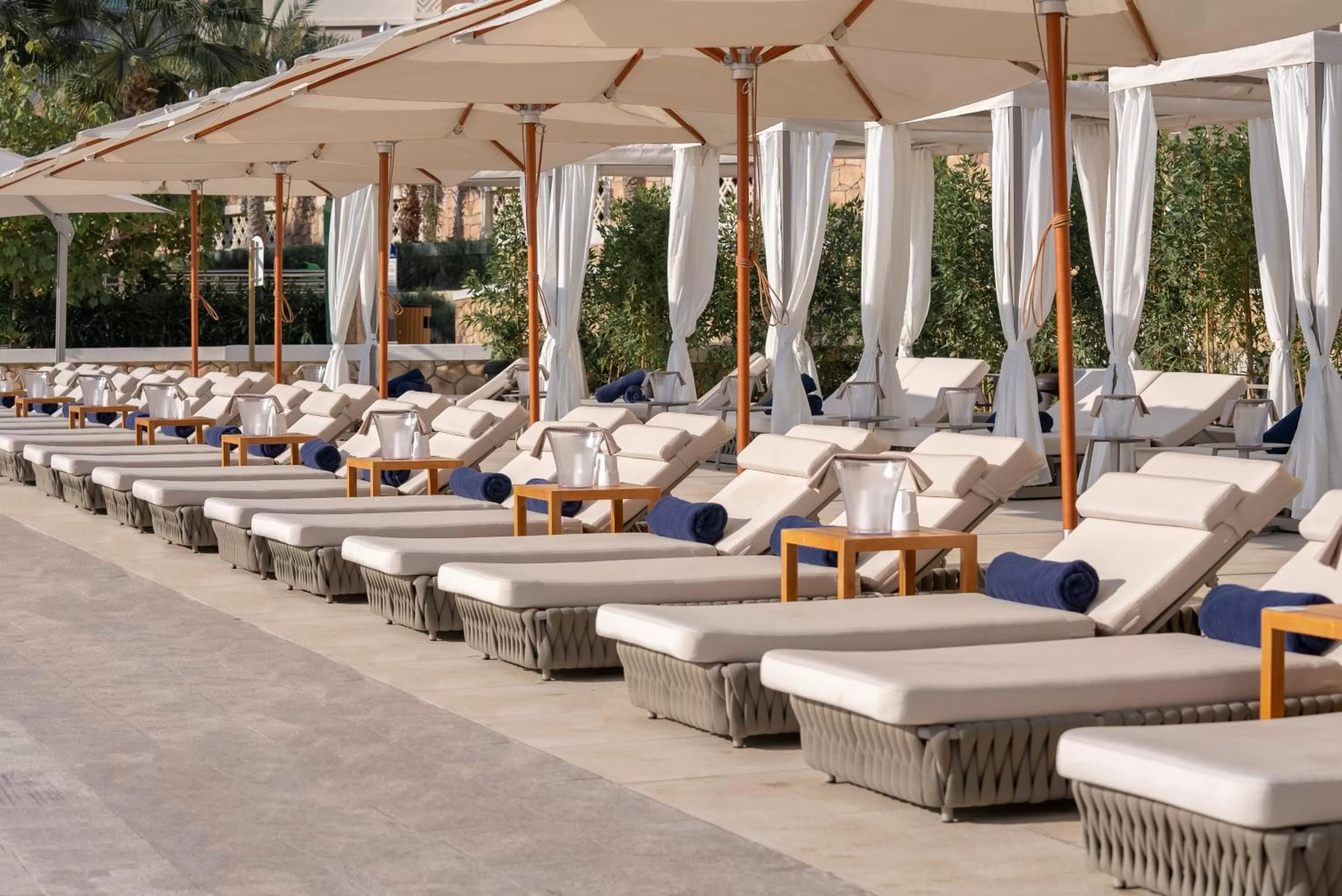 Swimming pool in Wyndham Residences The Palm