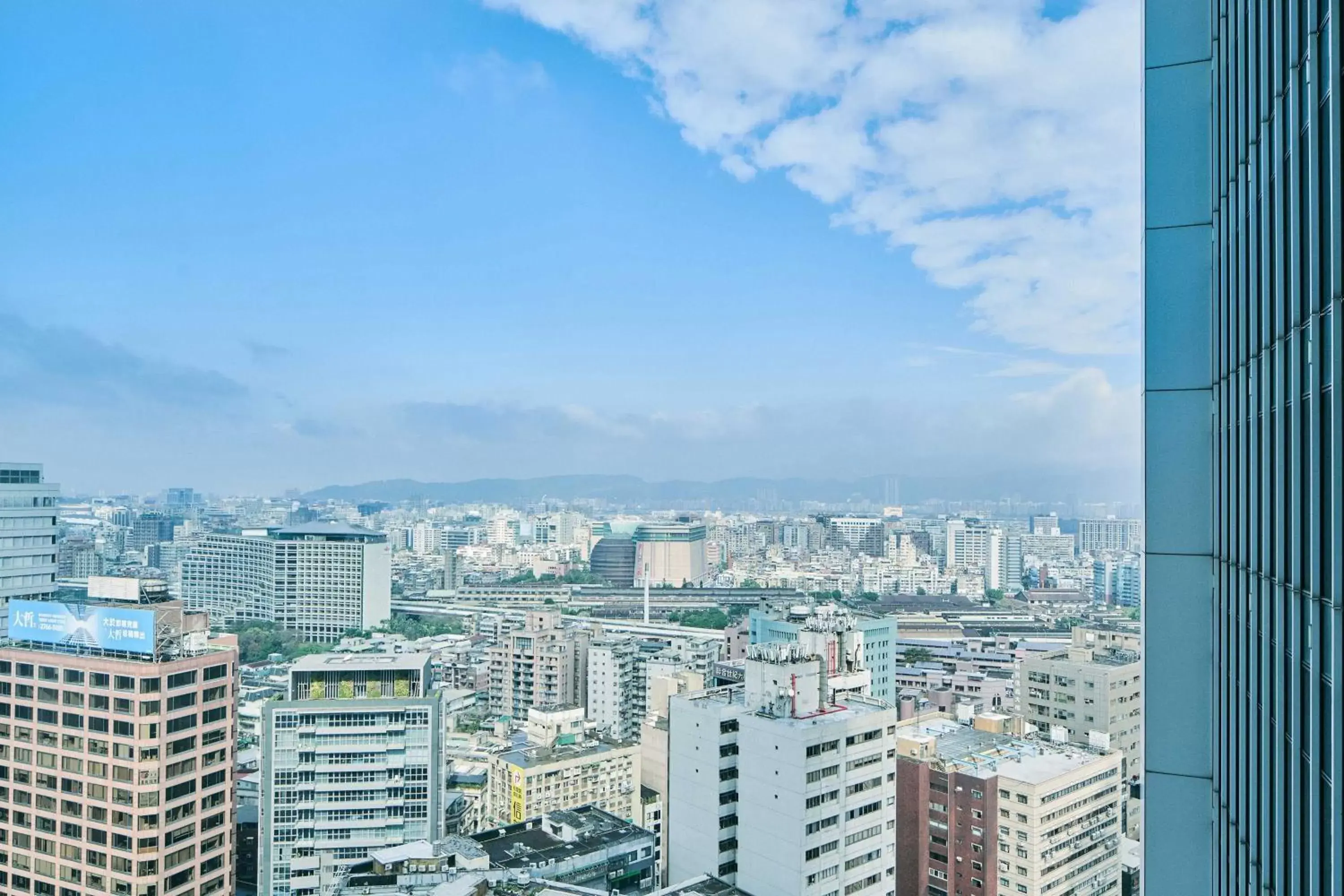 Photo of the whole room in W Taipei