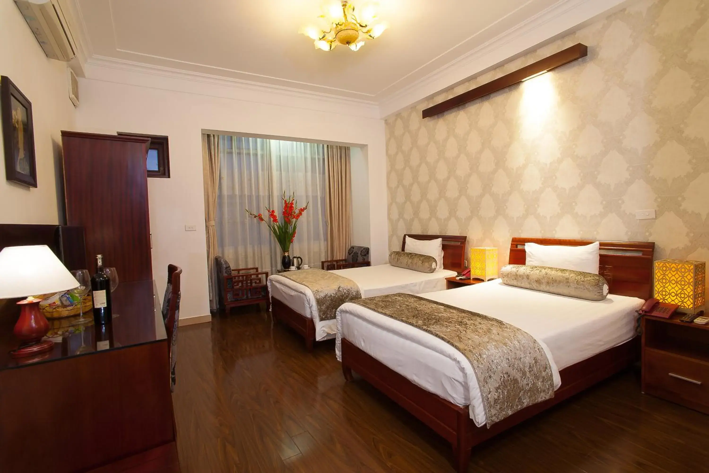 Bed in Hanoi Luxury Hotel