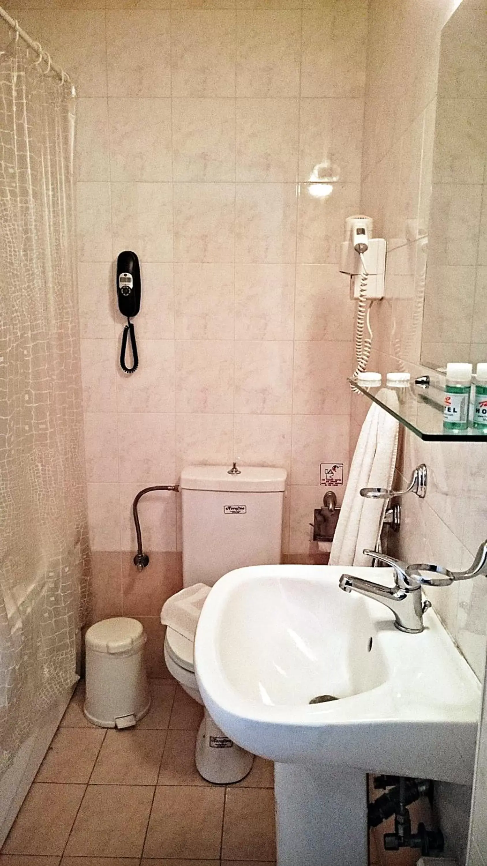 Bathroom in Hotel Rio Athens