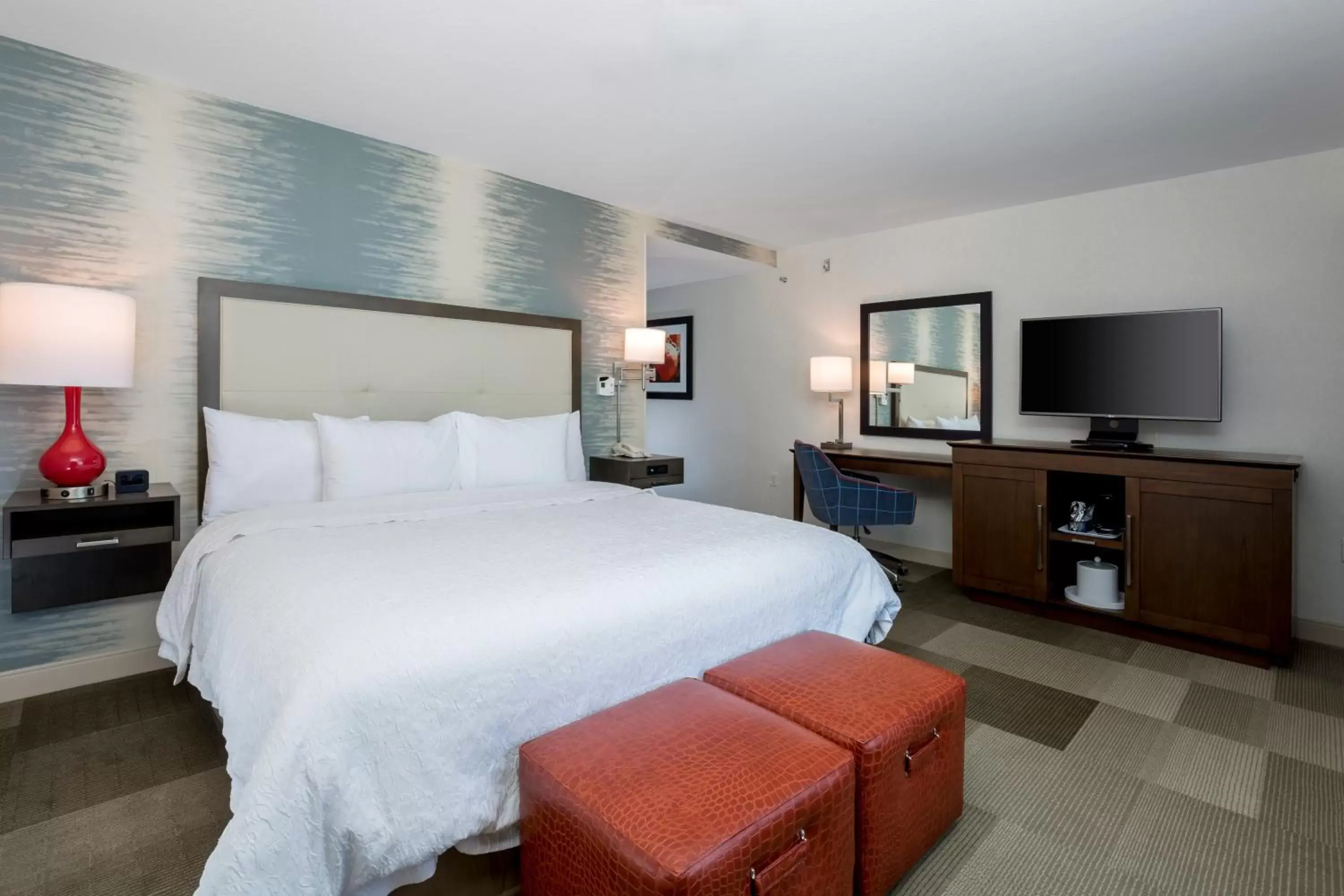 Bed in Hampton Inn & Suites San Diego-Poway