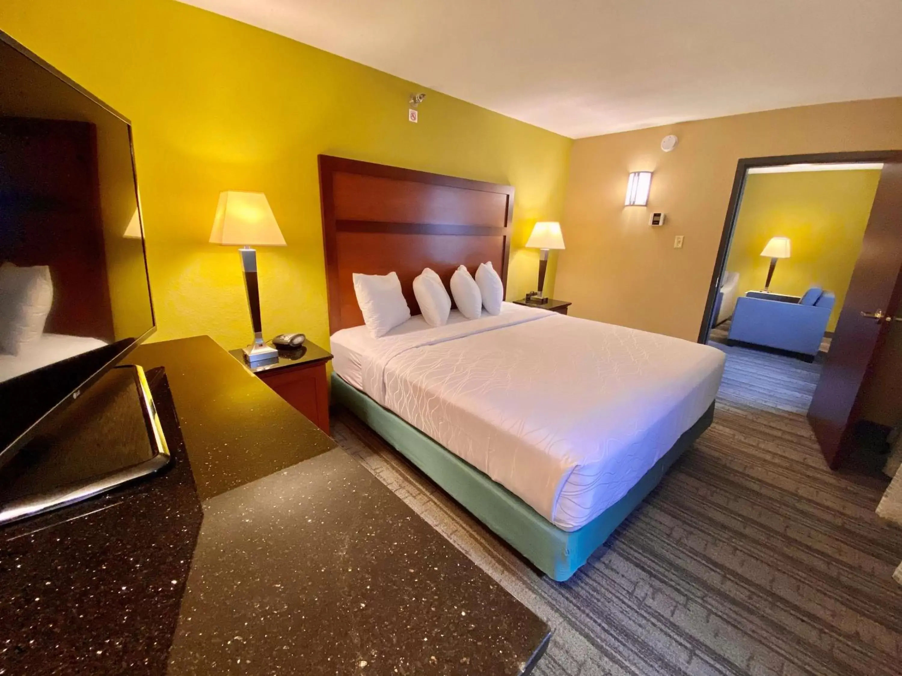 Photo of the whole room, Bed in Best Western Plus Houston Energy Corridor