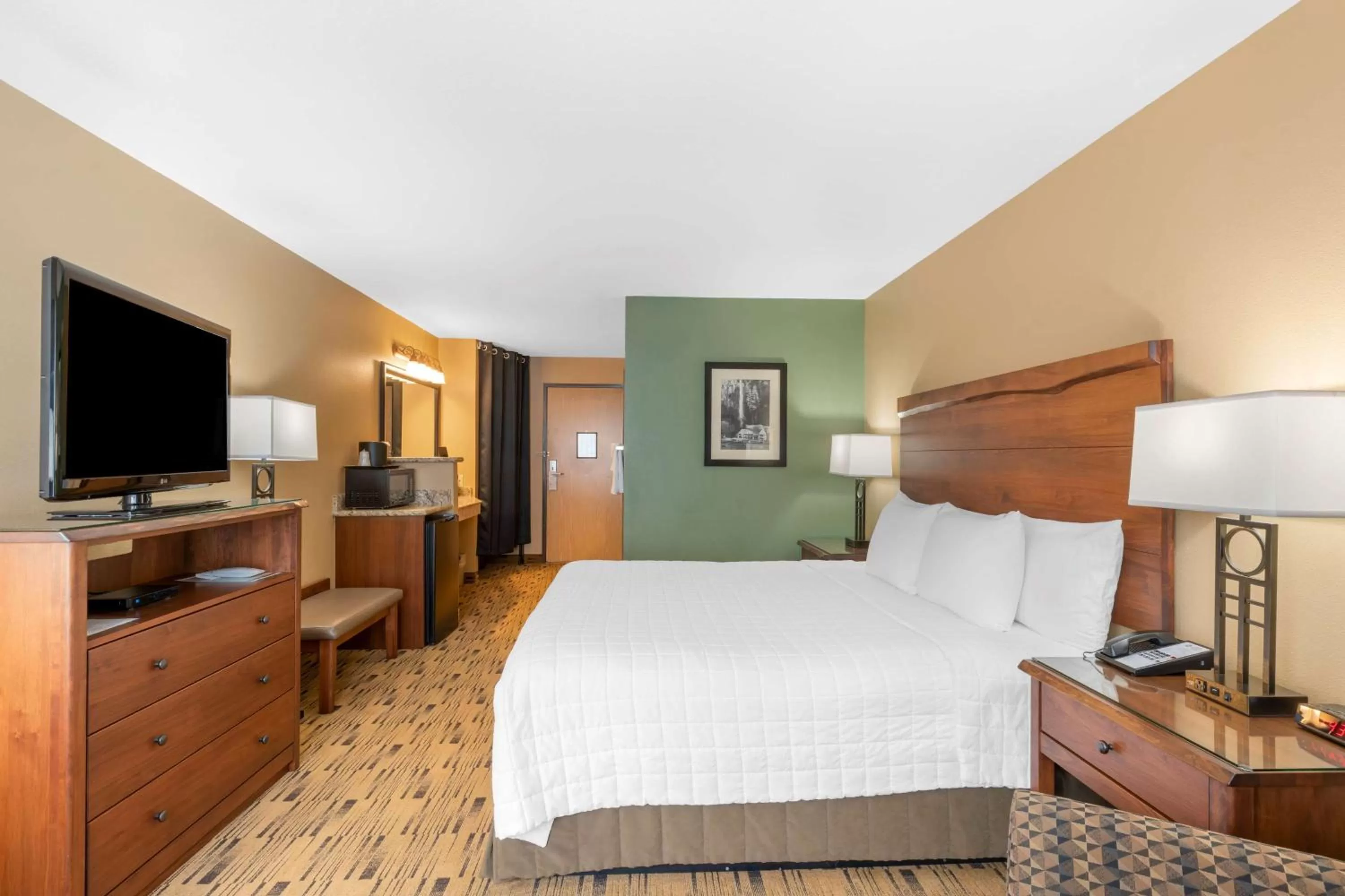 King Room with View - Communication Assistance in Best Western Plus Columbia River Inn
