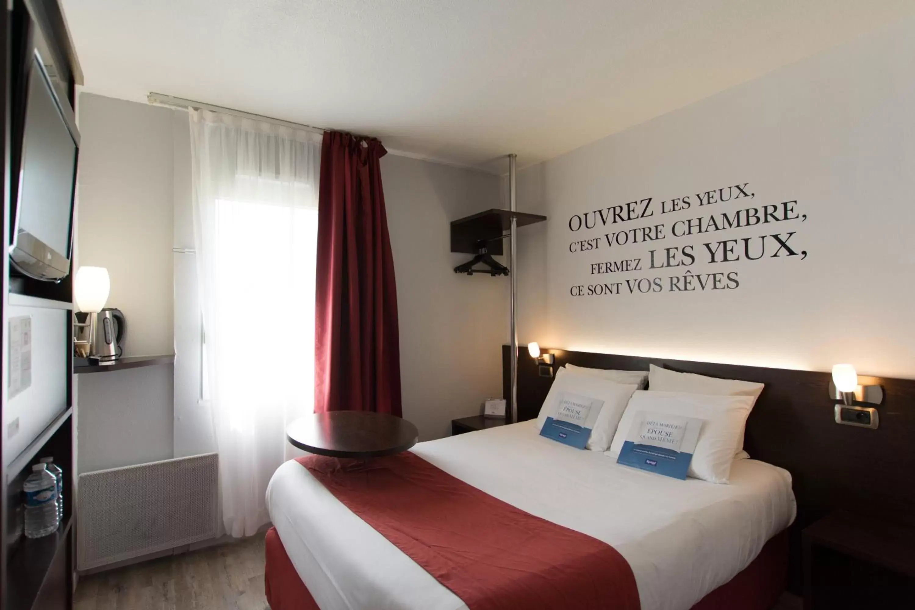 Area and facilities, Bed in Kyriad Hôtel La Fleche