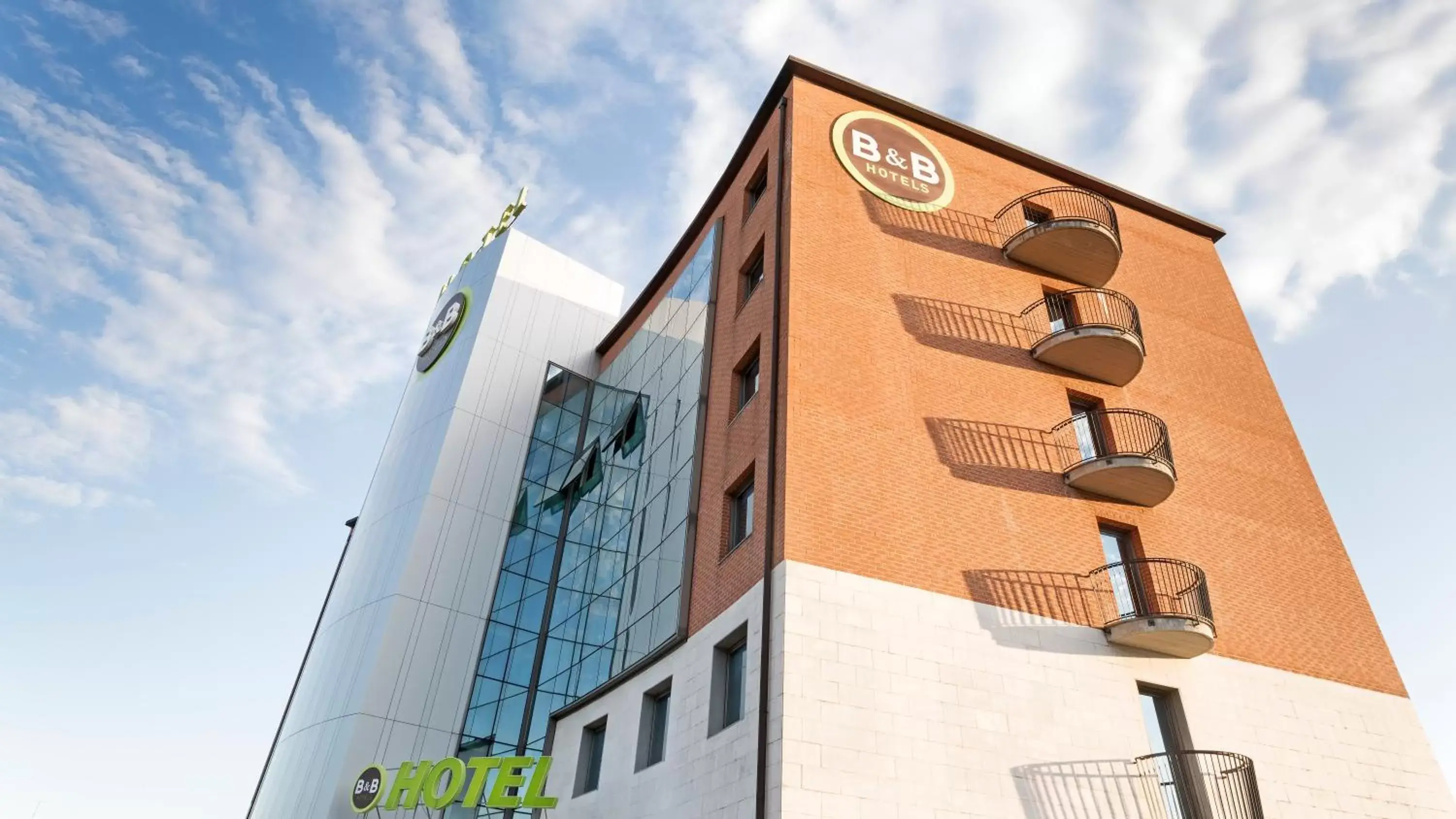 Facade/entrance, Property Building in B&B Hotel Padova