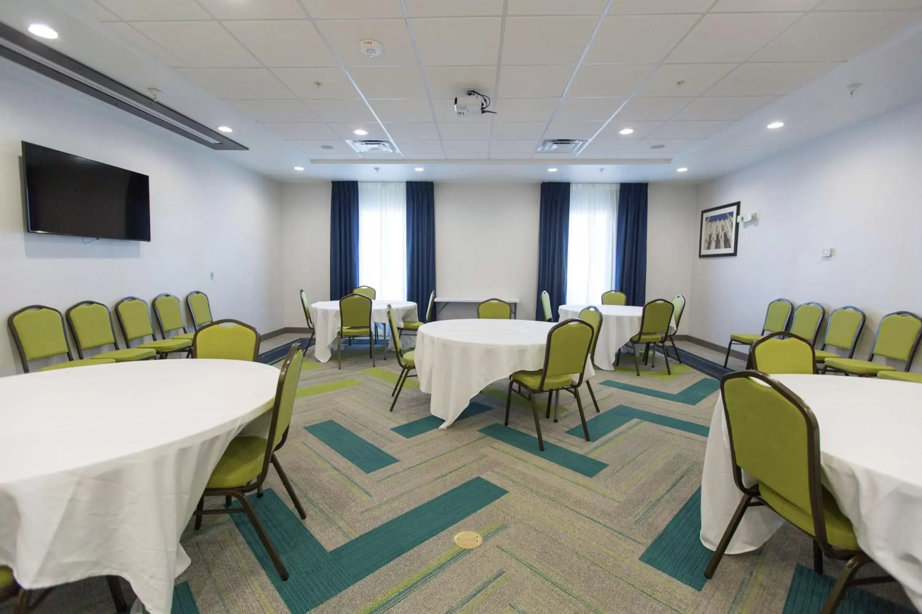 Meeting/conference room in Hampton Inn & Suites Stroud
