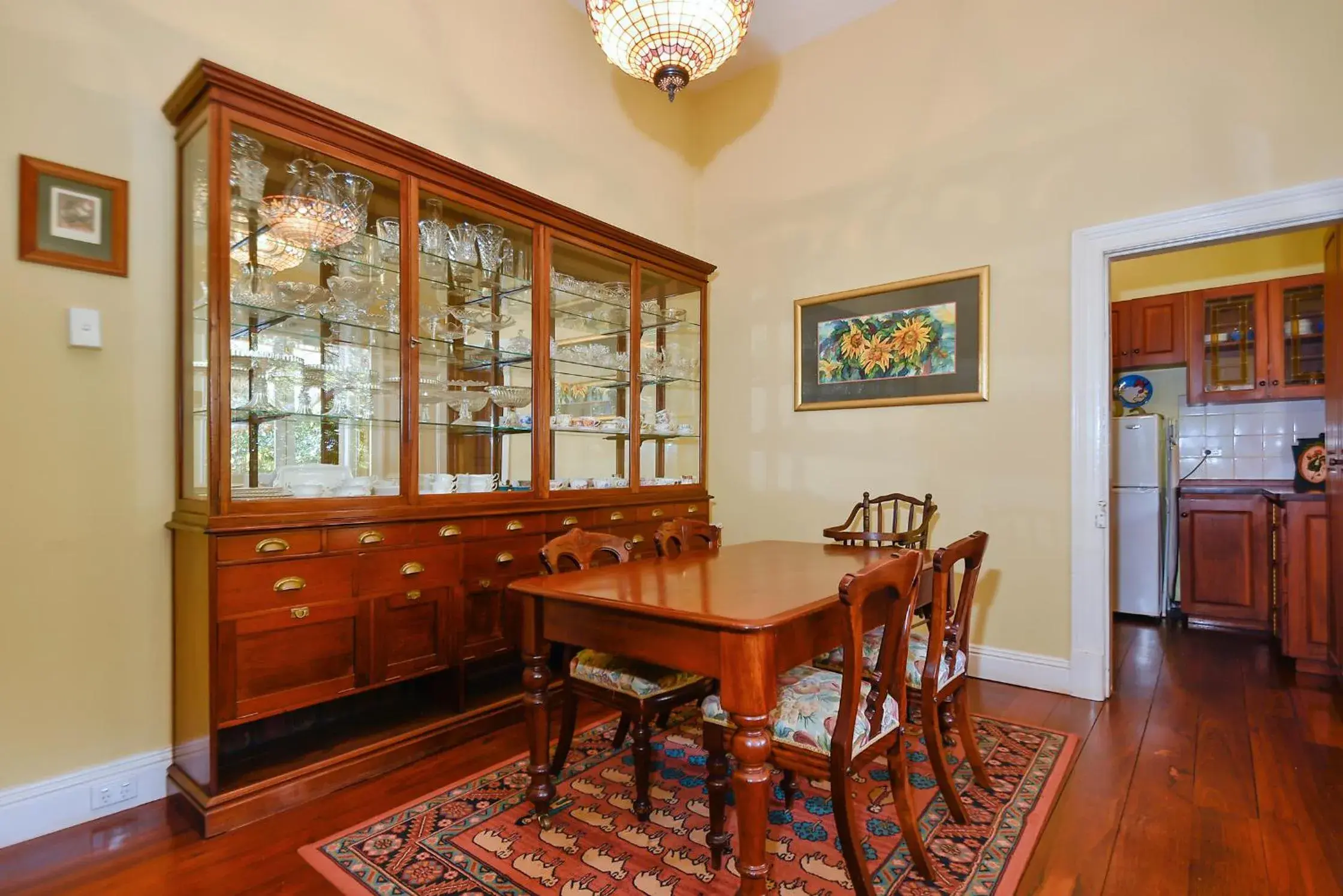 Communal kitchen, Dining Area in Ford House Retreat