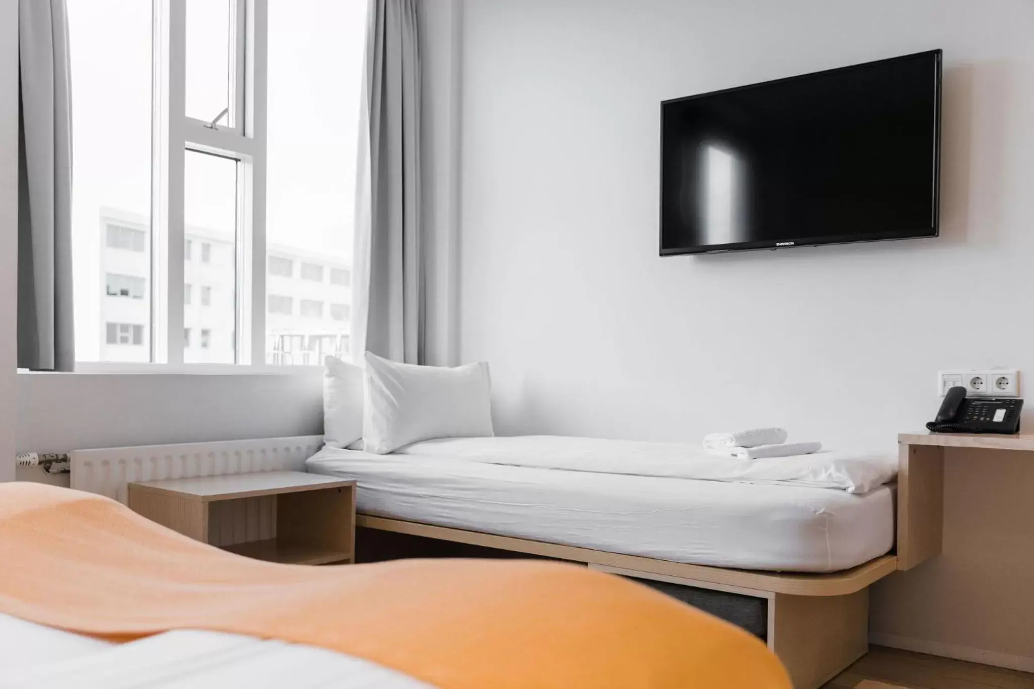 Bed, TV/Entertainment Center in Reykjavik Lights Hotel by Keahotels