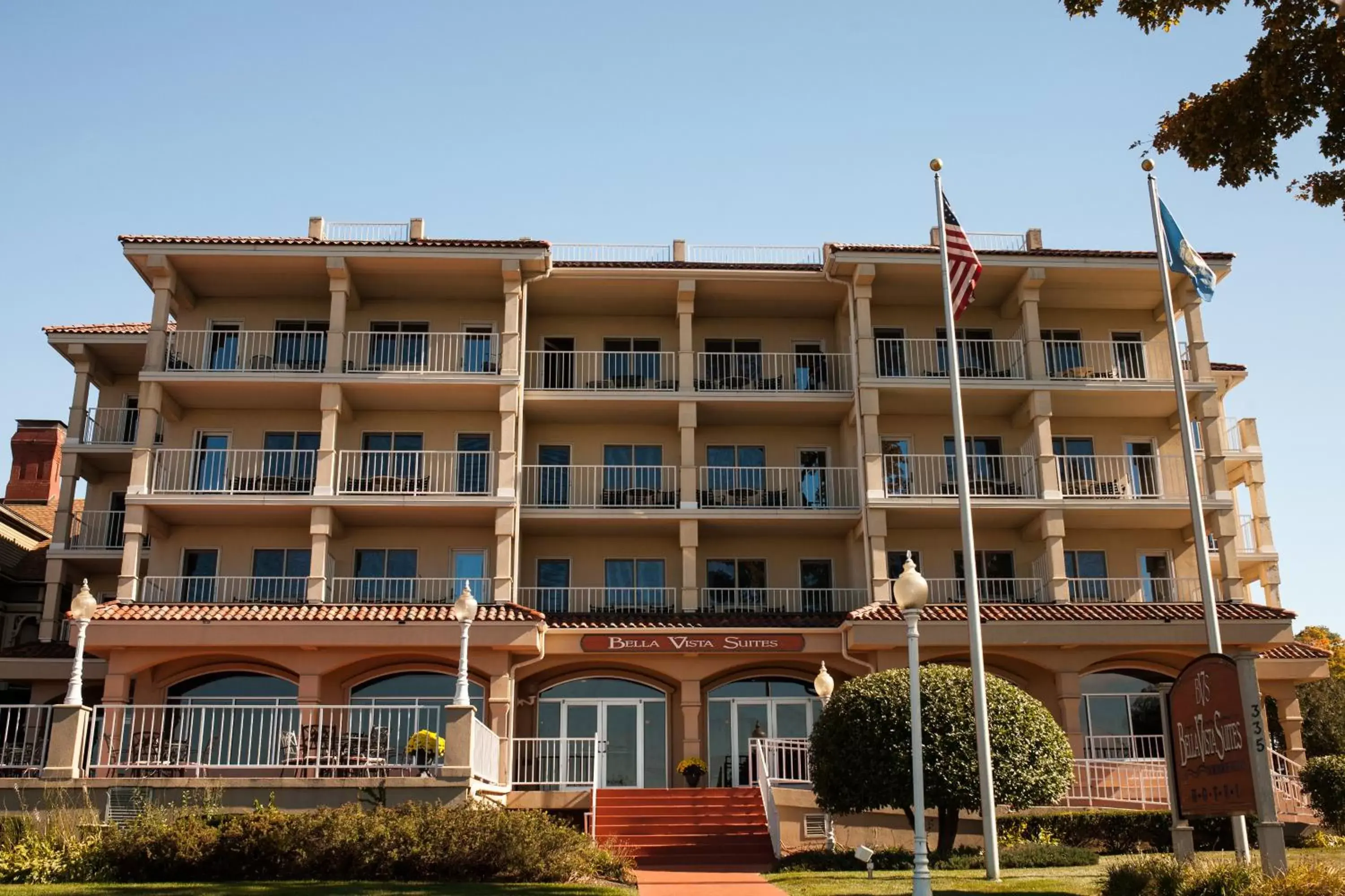 Facade/entrance in Bella Vista Suites Lake Geneva Facade/entrance in Bella Vista Suites Lake Geneva