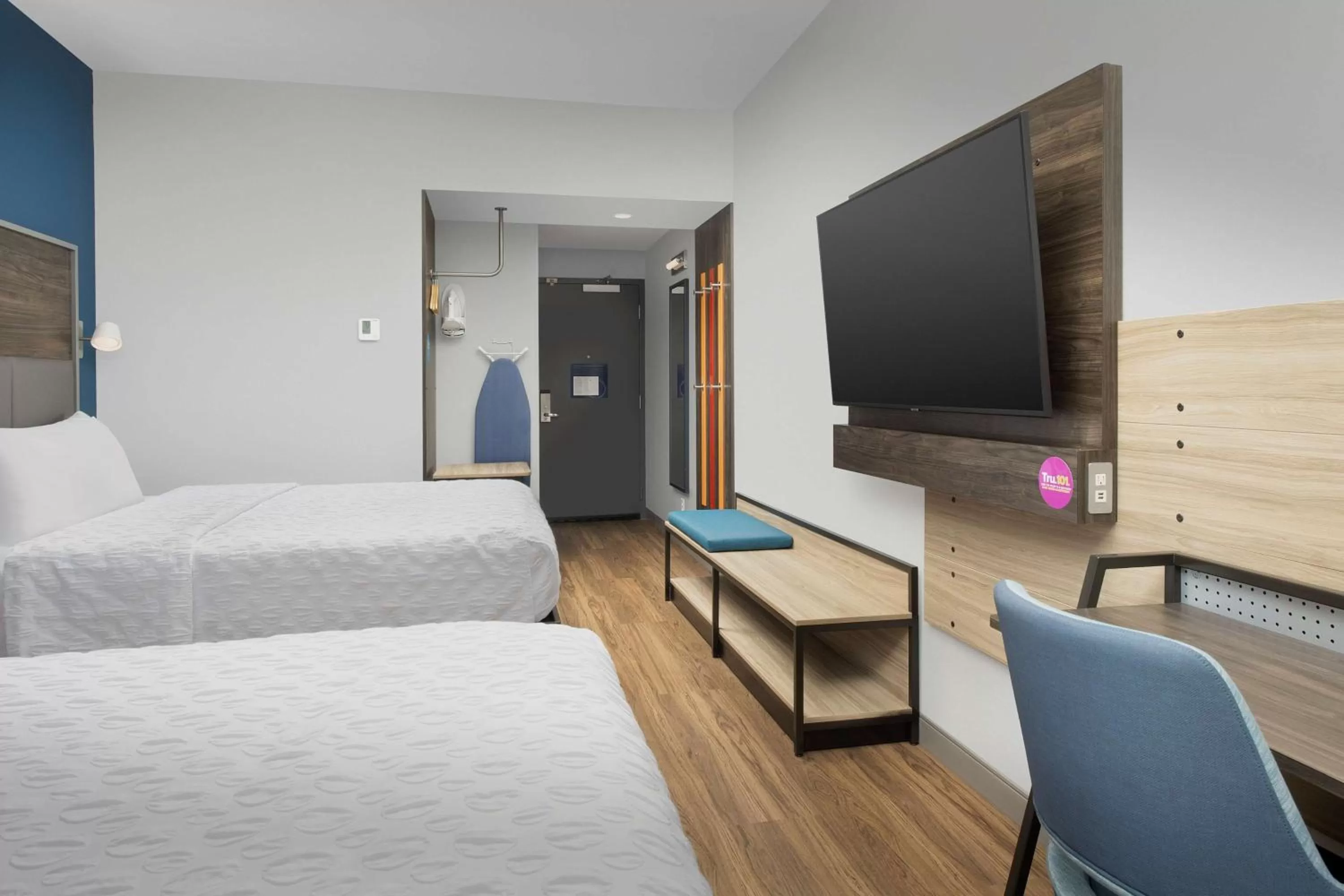 Bedroom, Bed in Tru By Hilton Charlotte Airport Lake Pointe