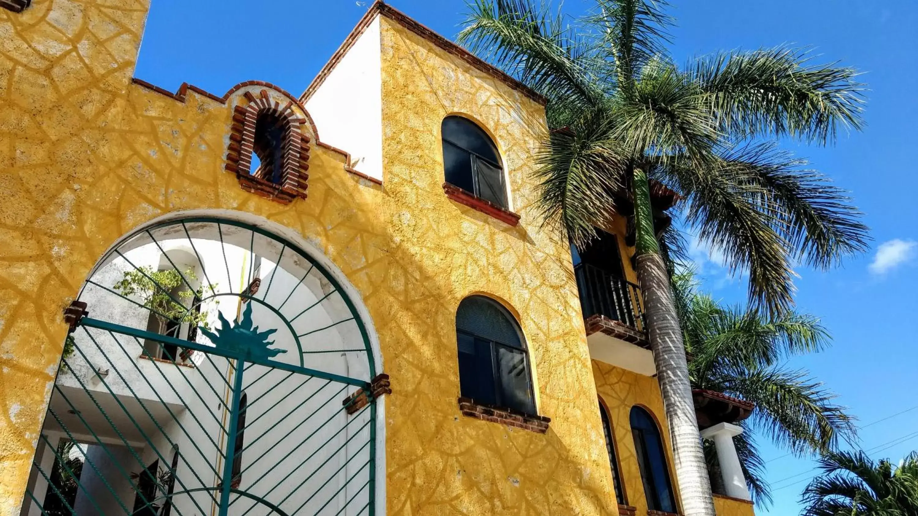 Facade/entrance, Property Building in Maya Vacanze Playa Alegria