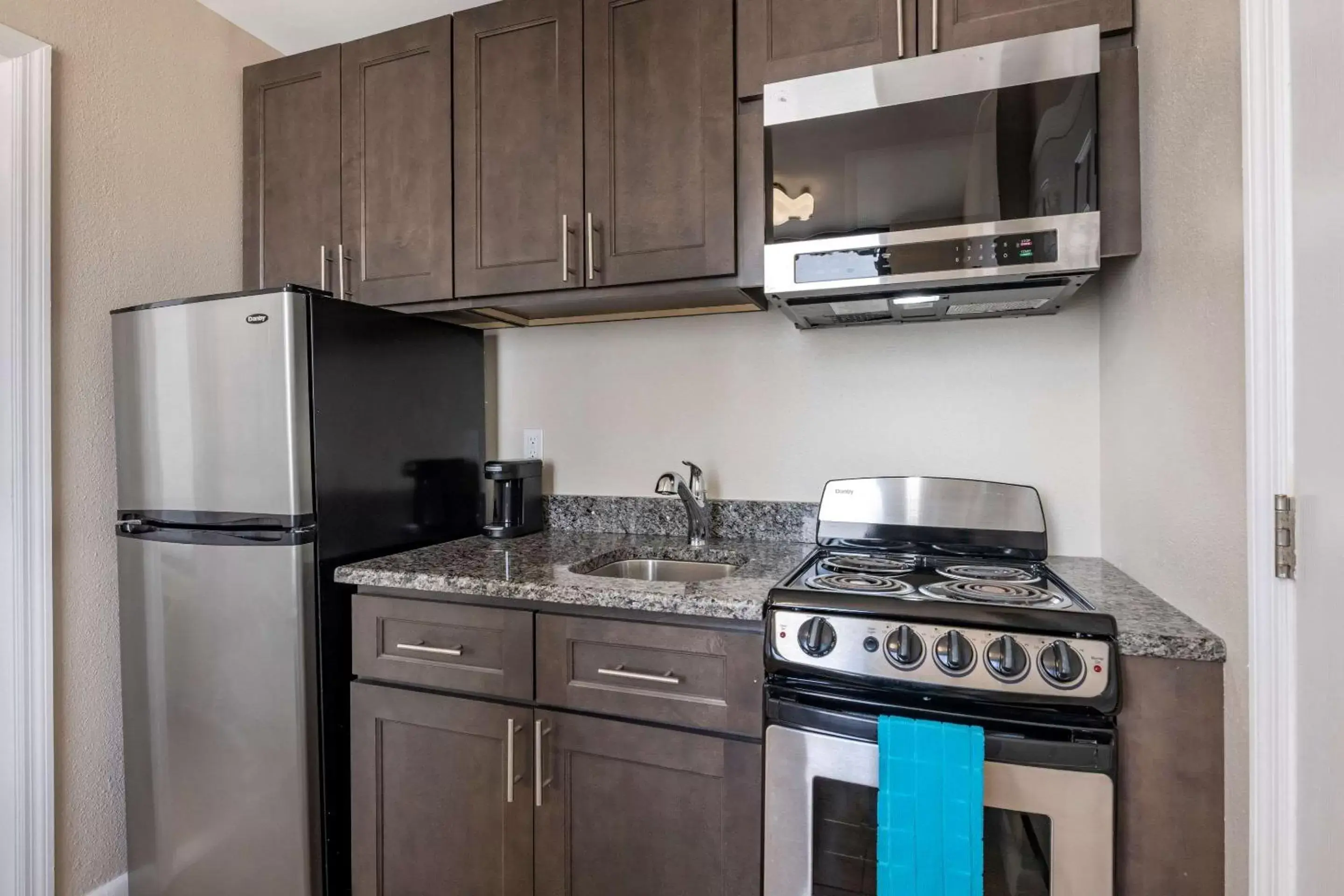 Photo of the whole room, Kitchen/Kitchenette in Comfort Inn & Suites Daytona Beach Oceanfront