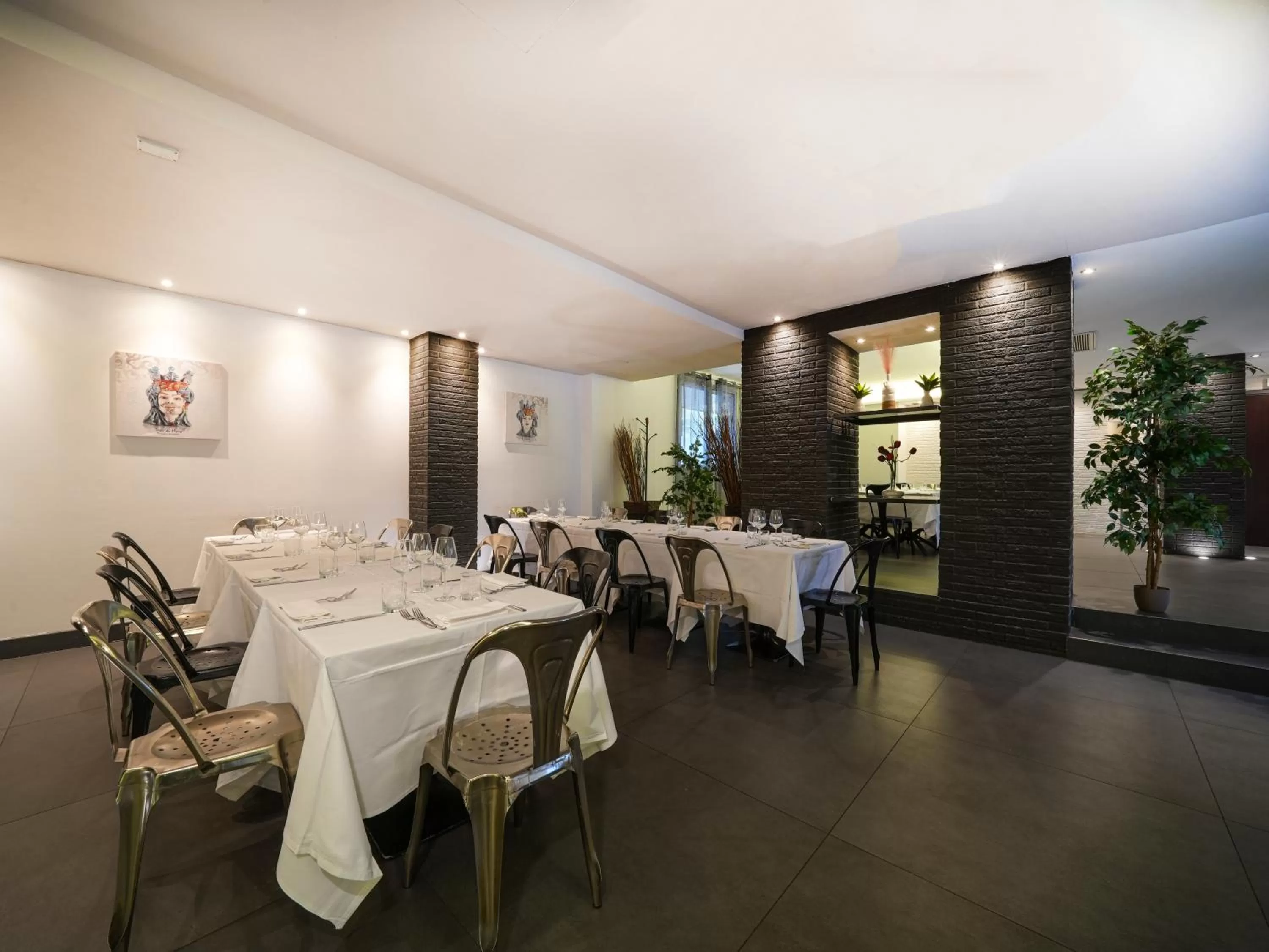 Restaurant/places to eat in La Meridiana Bleisure Hotel